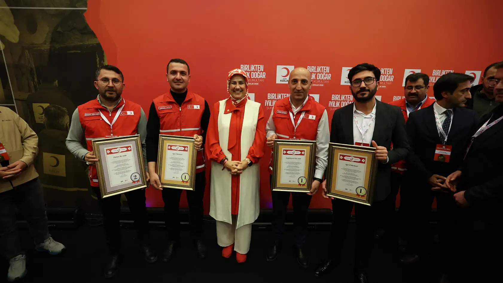 Gönüllülük çalışmaları Patnos Kızılay'ı Türkiye ikinciliğine taşıdı