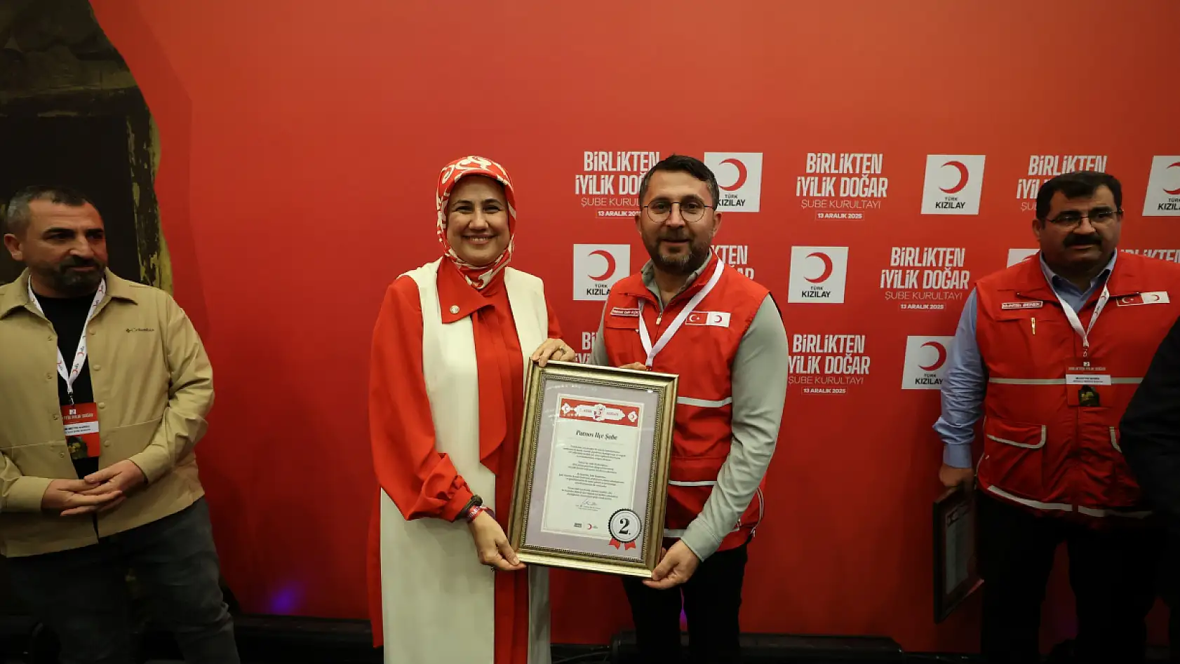 Gönüllülük çalışmaları Patnos Kızılay'ı Türkiye ikinciliğine taşıdı