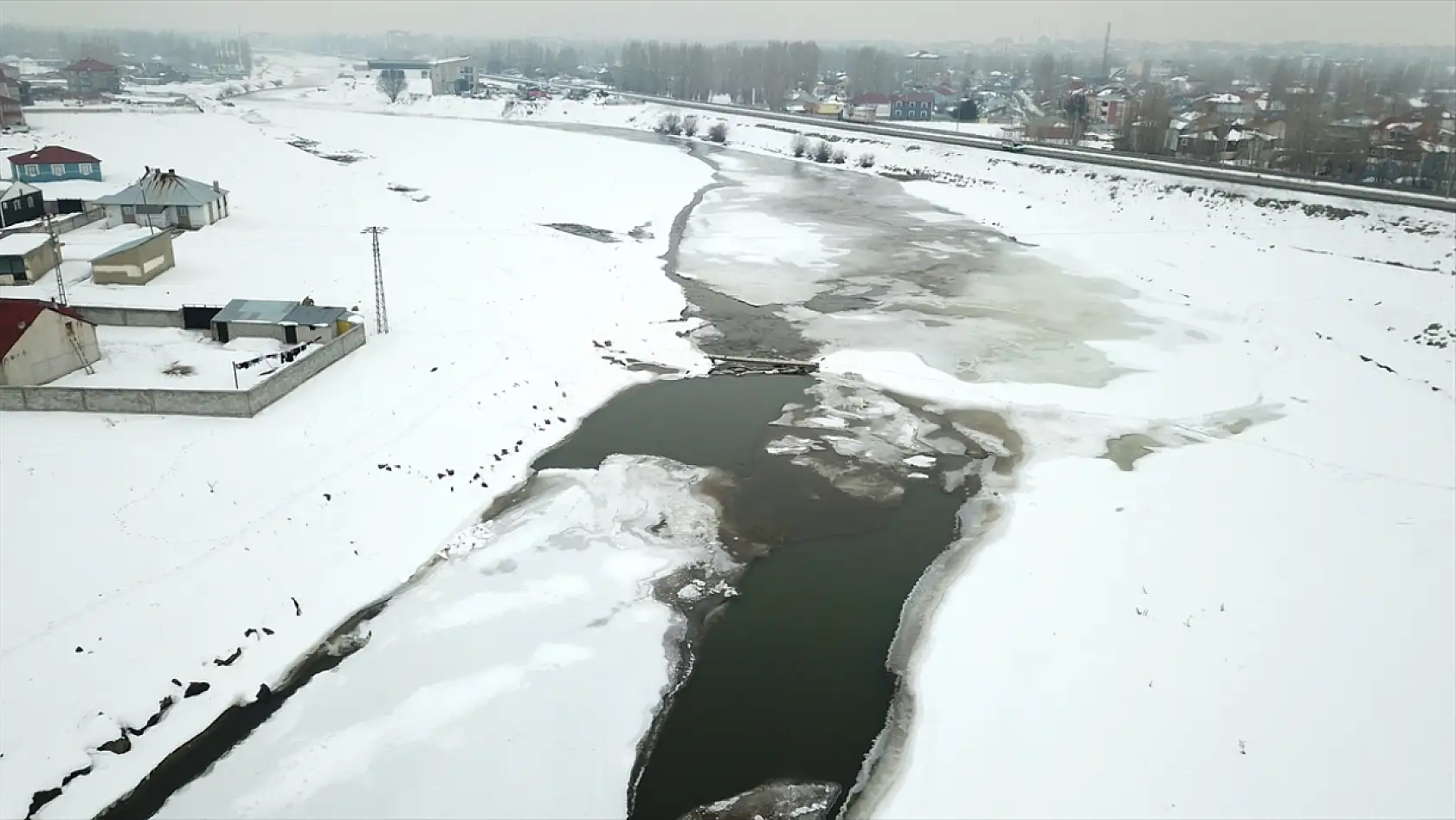 Kış Ağrı'yı esir aldı, nehirler dondu