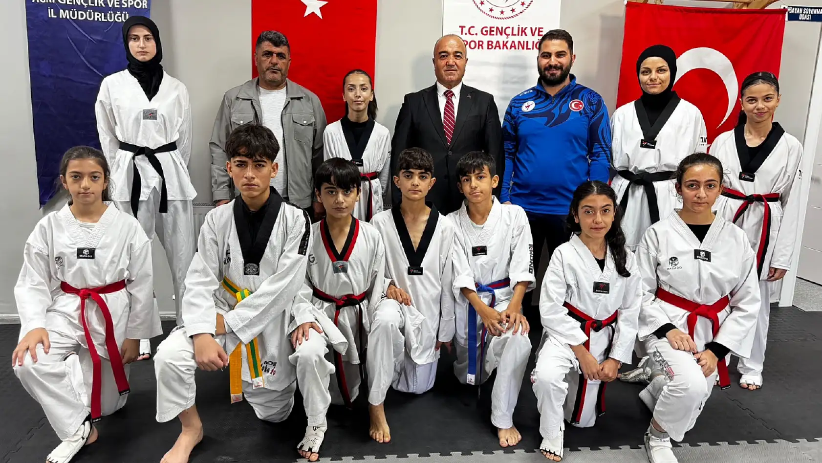 Ağrı'nın 13 yaşındaki gururu Elif, Avrupa yolunda tarih yazdı!