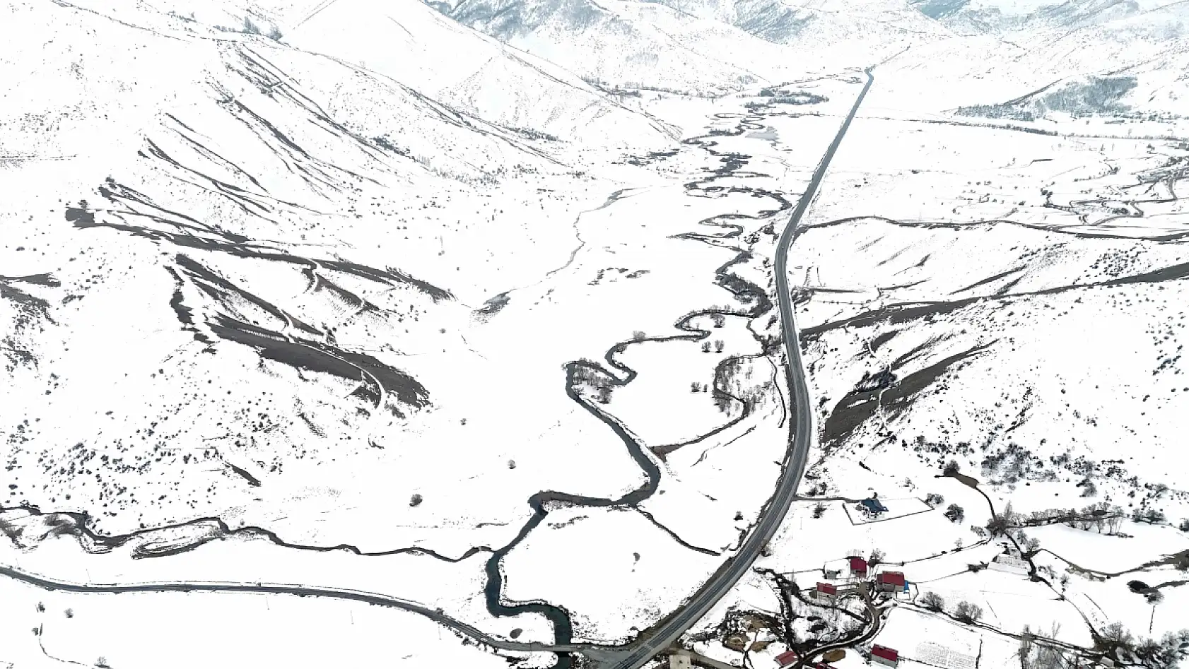 Güzeldere Vadisi'nin kıvrımlı menderesleri doğa tutkunlarını bekliyor