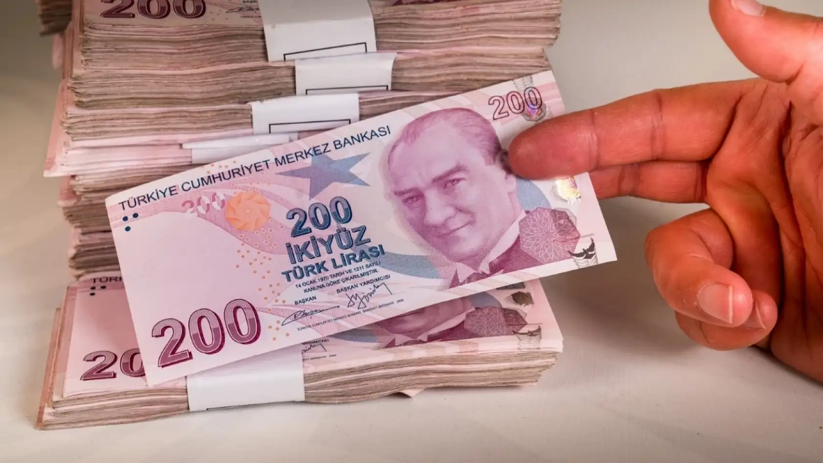 Asgari Ücrete Ara Zam Umudu Yeniden Gündemde! Uzman İsim Olası Oranı Açıkladı