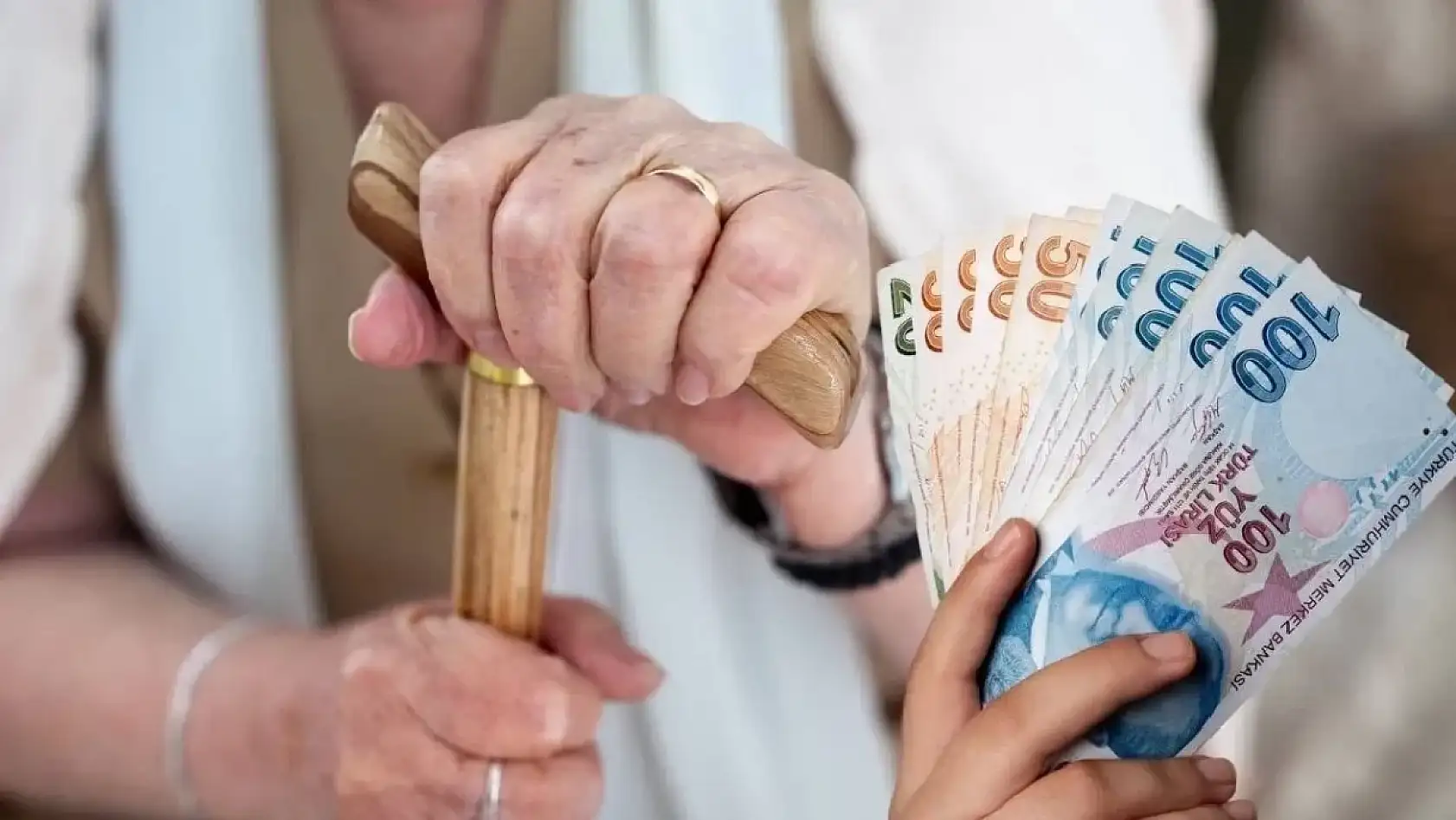 Emekliye 30 Bin TL'lik Dev Promosyon! Bankalar Yarışa Girdi