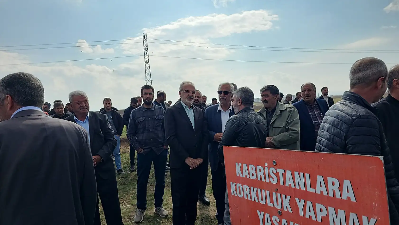 Hamur'daki kazada hayatını kaybeden 4 kişi gözyaşlarıyla toprağa verildi