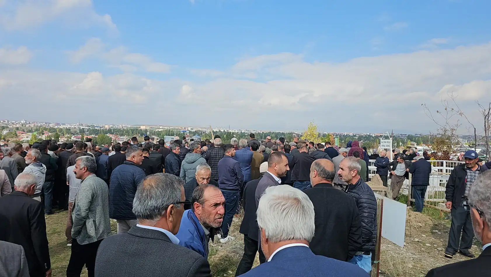 Hamur'daki kazada hayatını kaybeden 4 kişi gözyaşlarıyla toprağa verildi