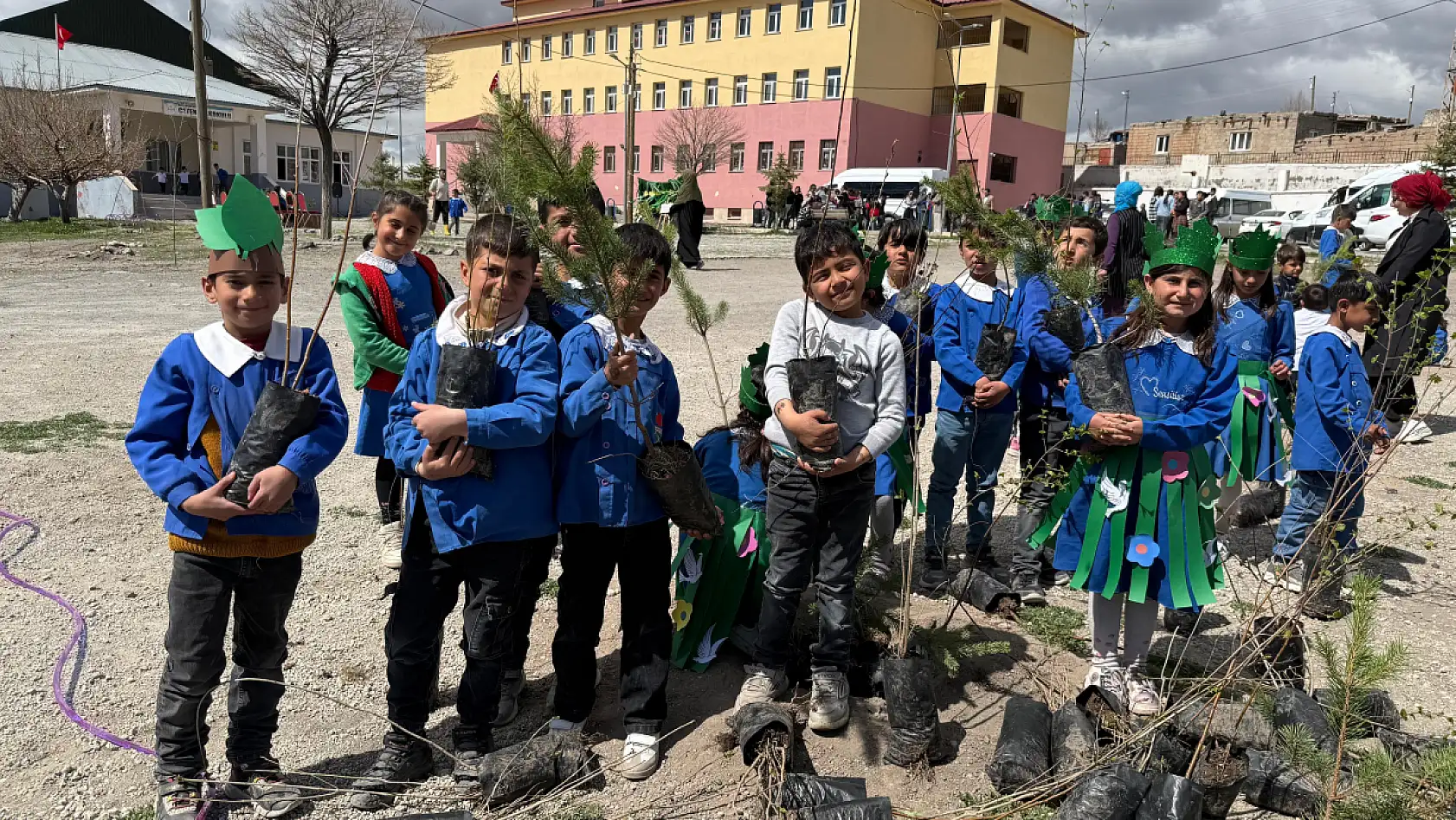 Doğubayazıt'ta minik eller geleceğe nefes oldu
