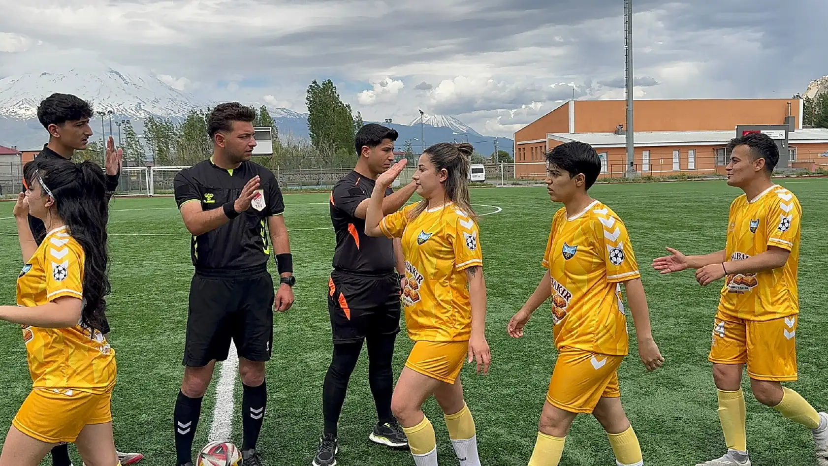 Doğubayazıt'ın Kelebekleri rakibine gol yağdırdı