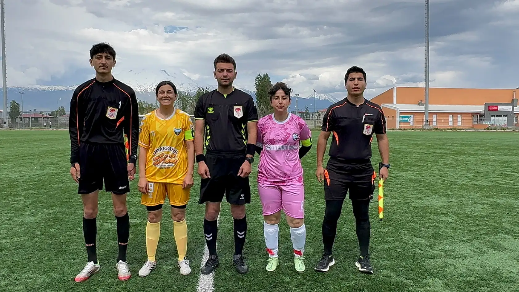 Doğubayazıt'ın Kelebekleri rakibine gol yağdırdı