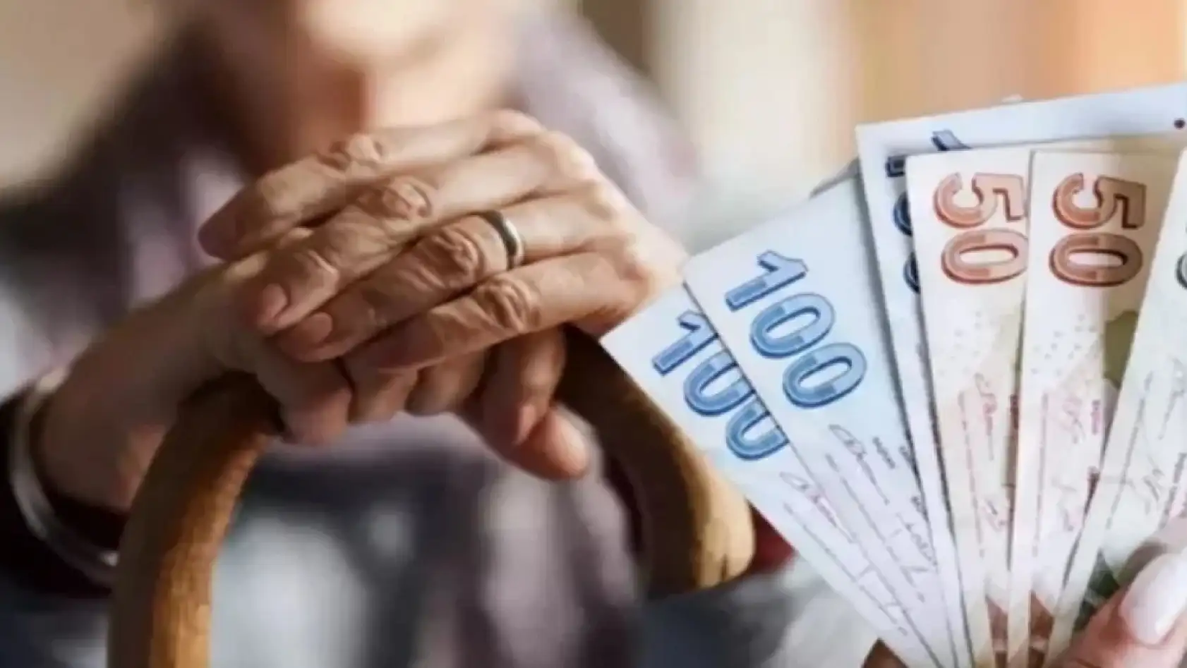 EYT Kapsamına Giremeyenlere Borçlanma İmkanı! SGK'da Erken Emeklilik Seçenekleri Güncellendi