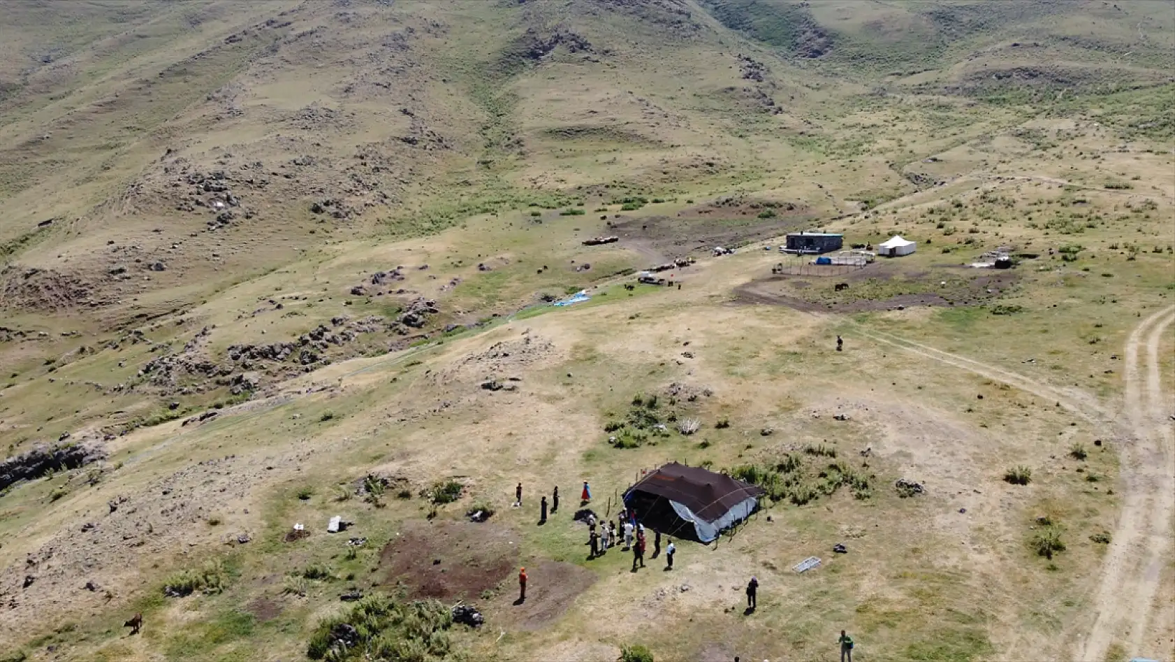 Genç araştırmacılar Ağrı Dağı eteklerinde konargöçer yaşamı sahada inceledi