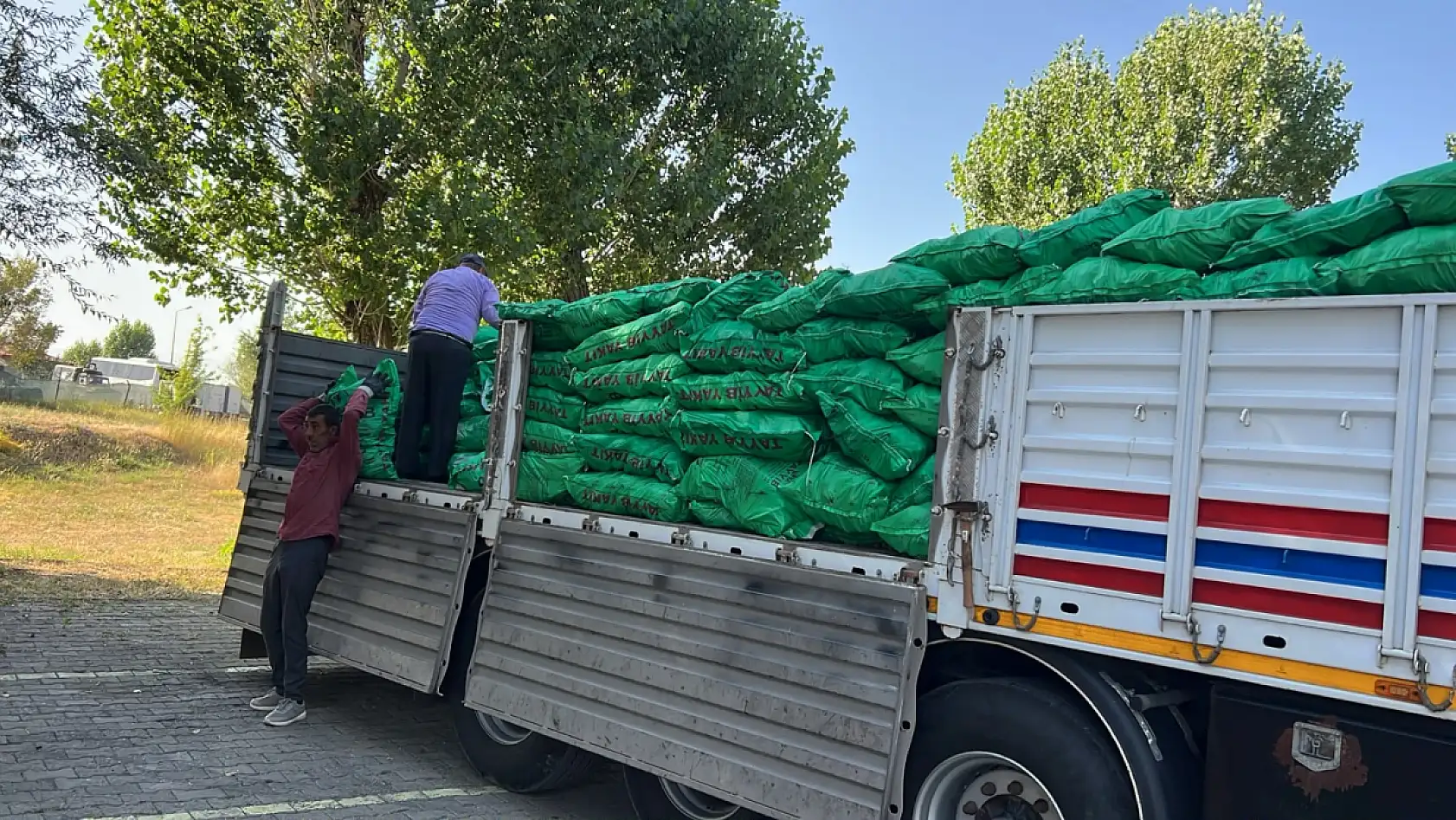 Ağrı'da yaz sıcağında kömür fiyatları el yaktı