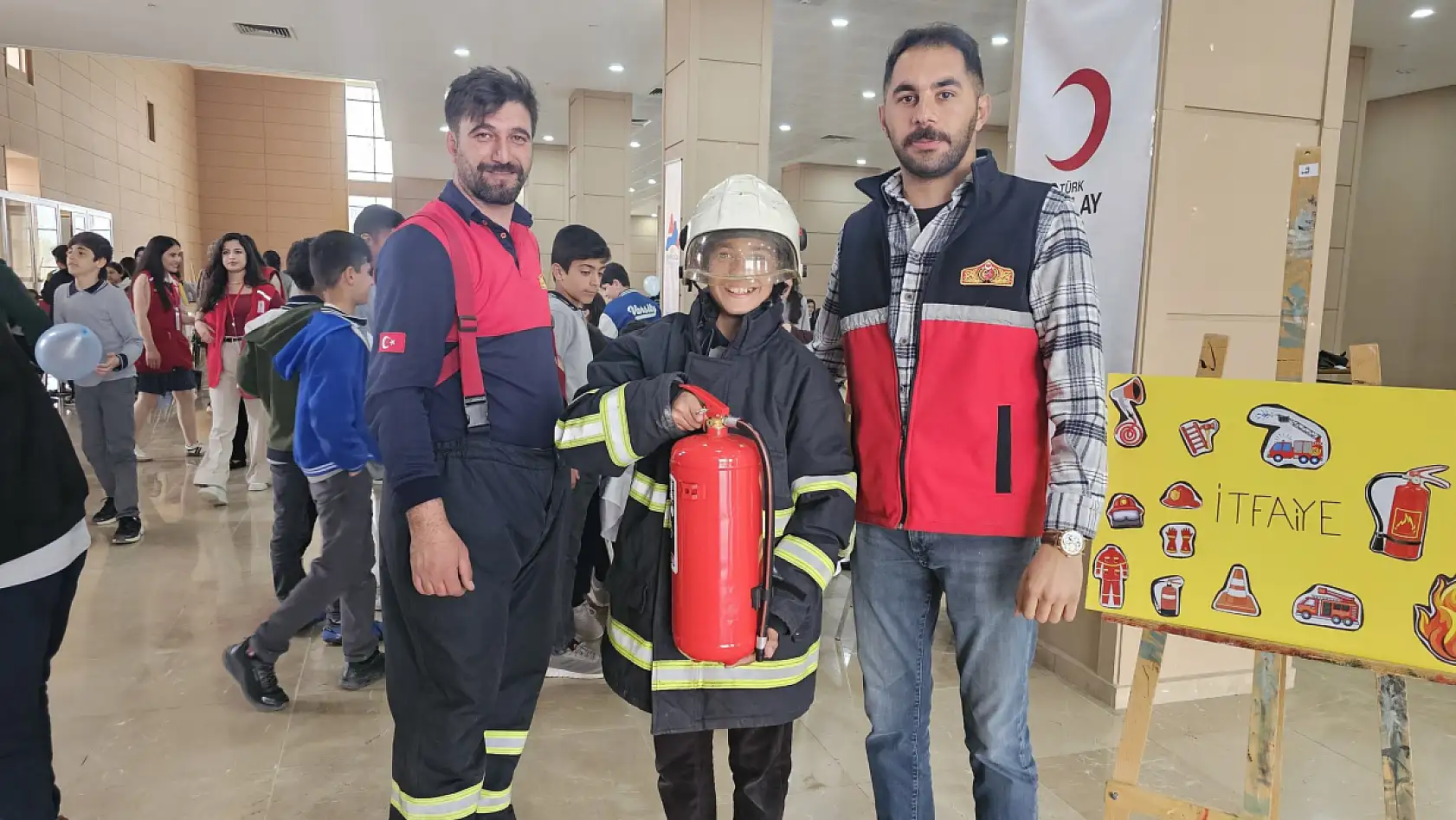 Ağrı'da öğrenciler hayallerindeki mesleği uzmanlarından dinlediler