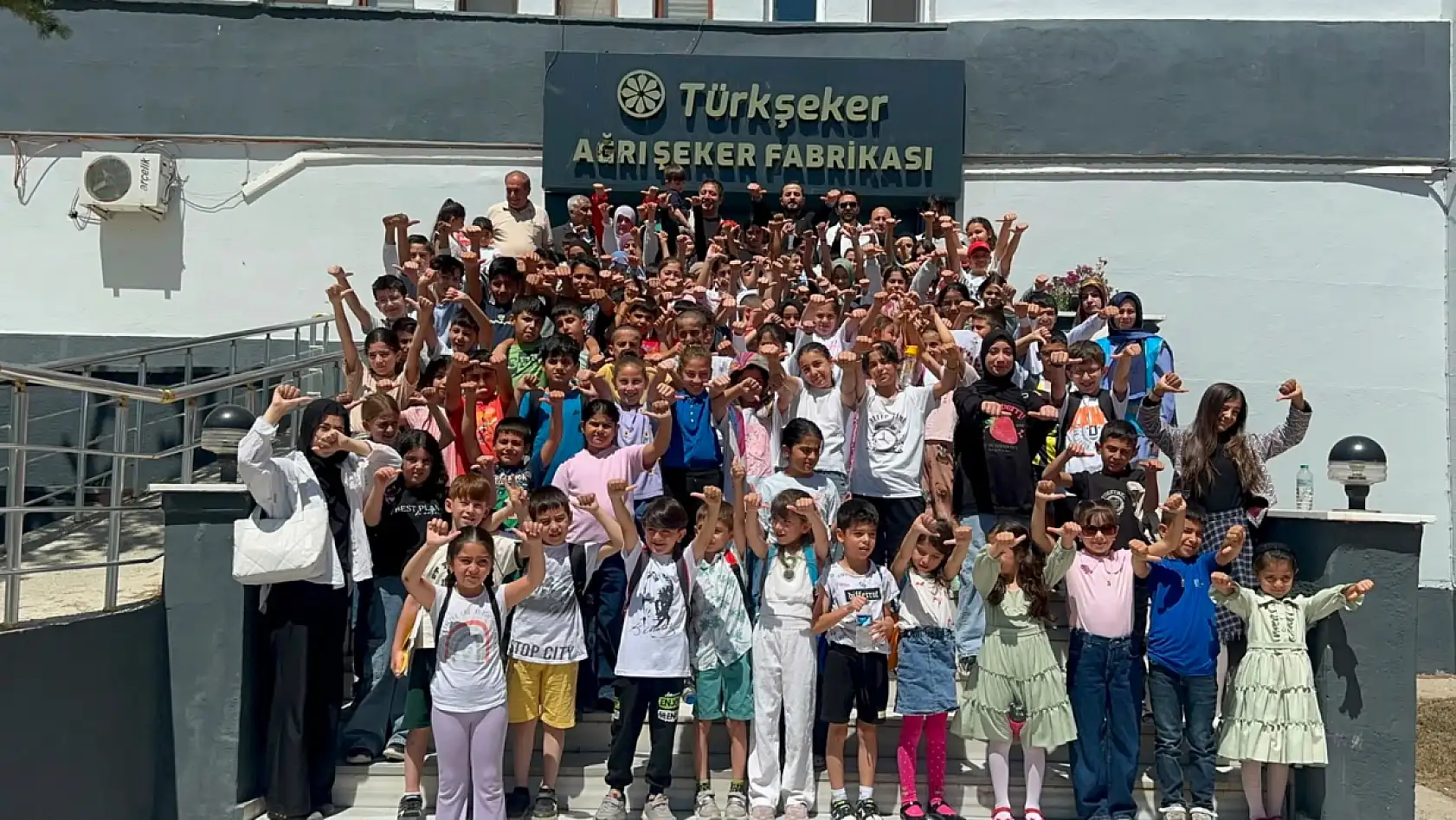 TÜGVA Ağrı Yaz Okulu öğrencileri şeker fabrikasında üretimi yerinde öğrendi