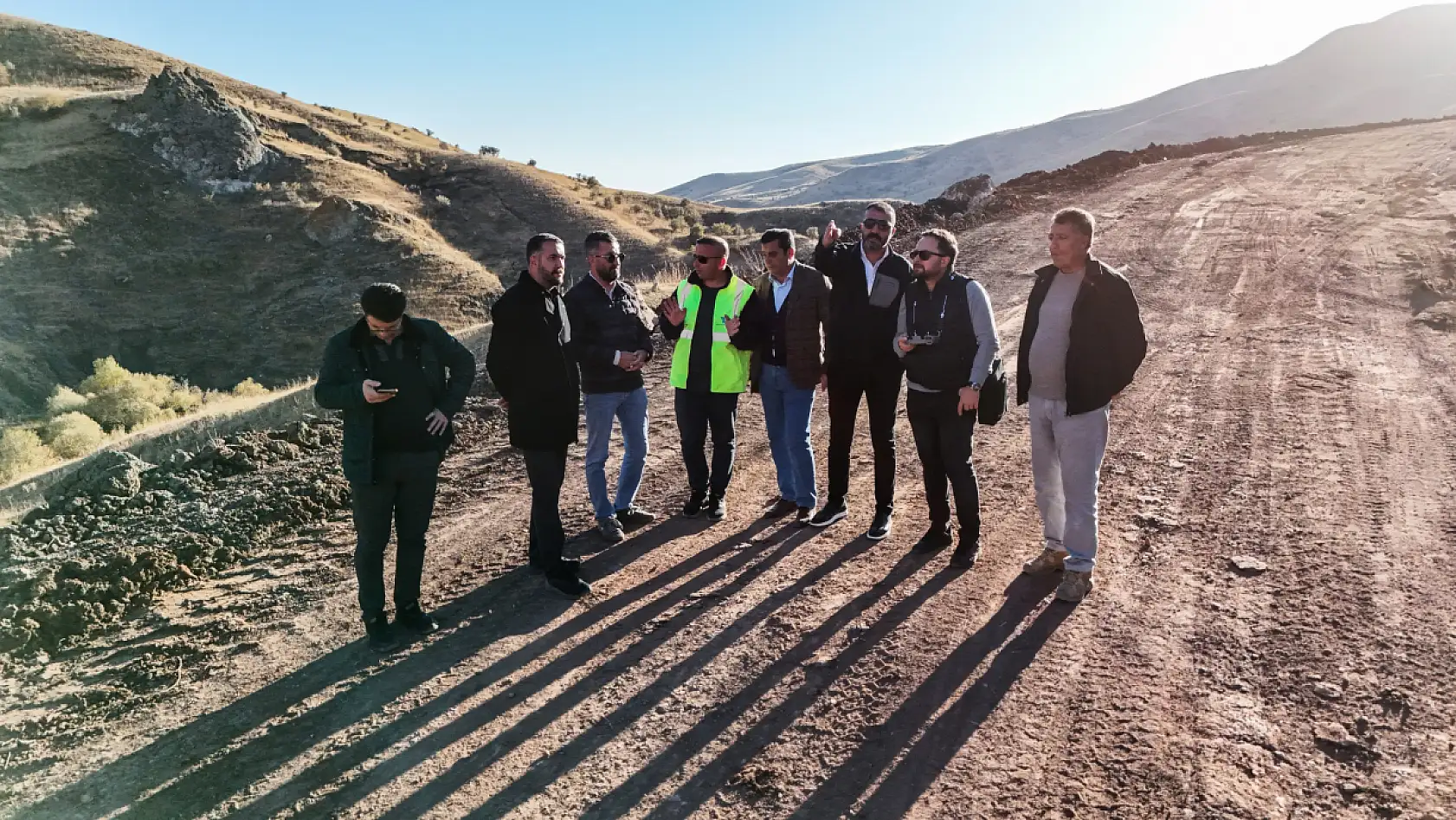 Ağrı-Kars karayolu çalışmaları takvimde ilerliyor, Başkan Yıldız saha incelemesi yaptı