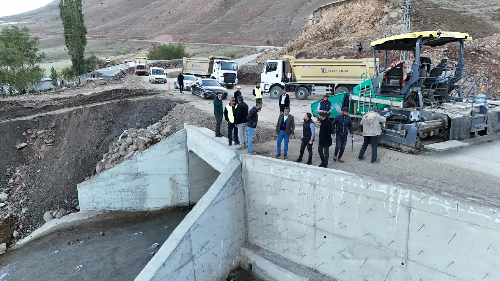 Ağrı-Kars karayolu çalışmaları takvimde ilerliyor, Başkan Yıldız saha incelemesi yaptı