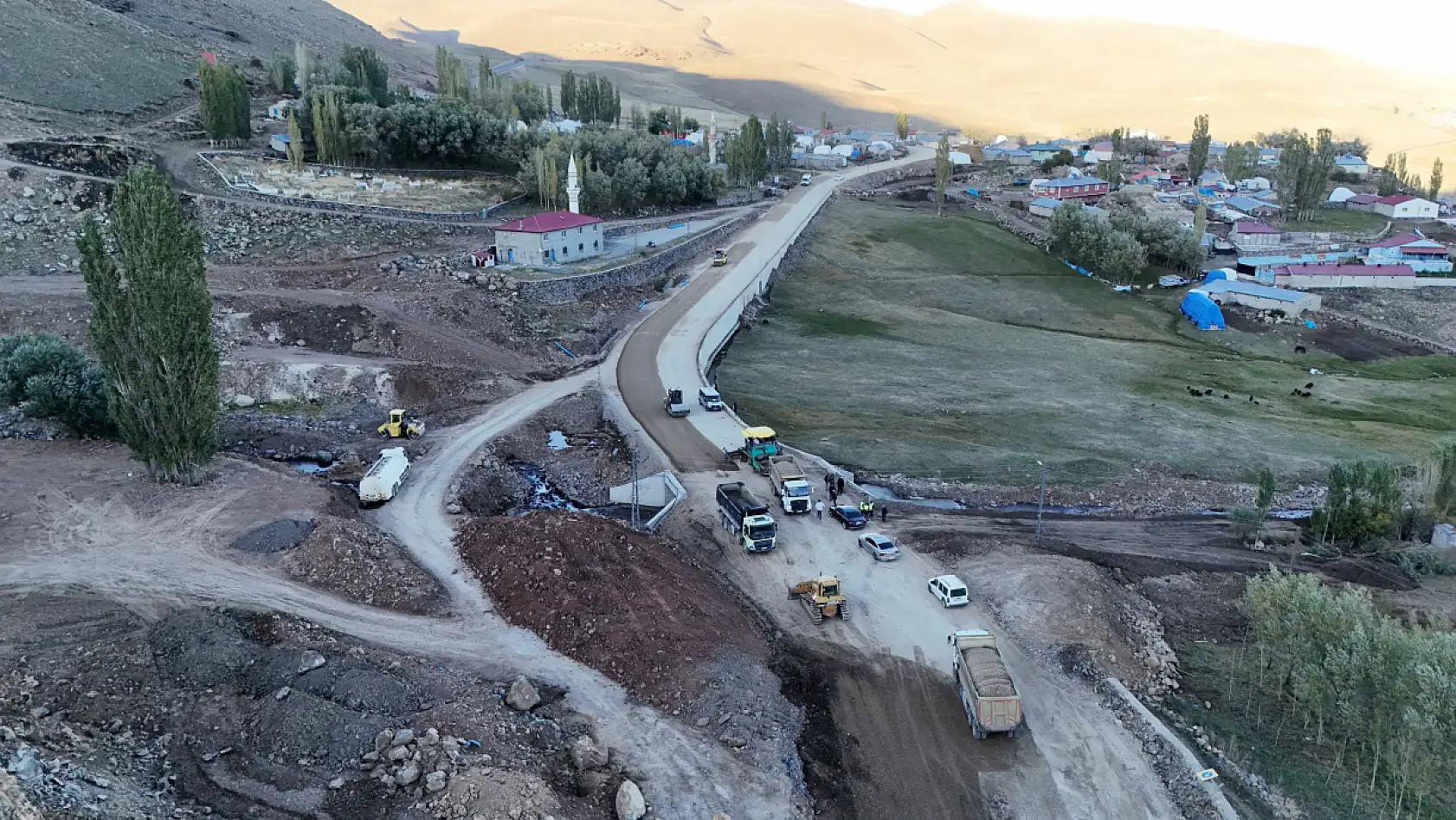 Ağrı-Kars karayolu çalışmaları takvimde ilerliyor, Başkan Yıldız saha incelemesi yaptı