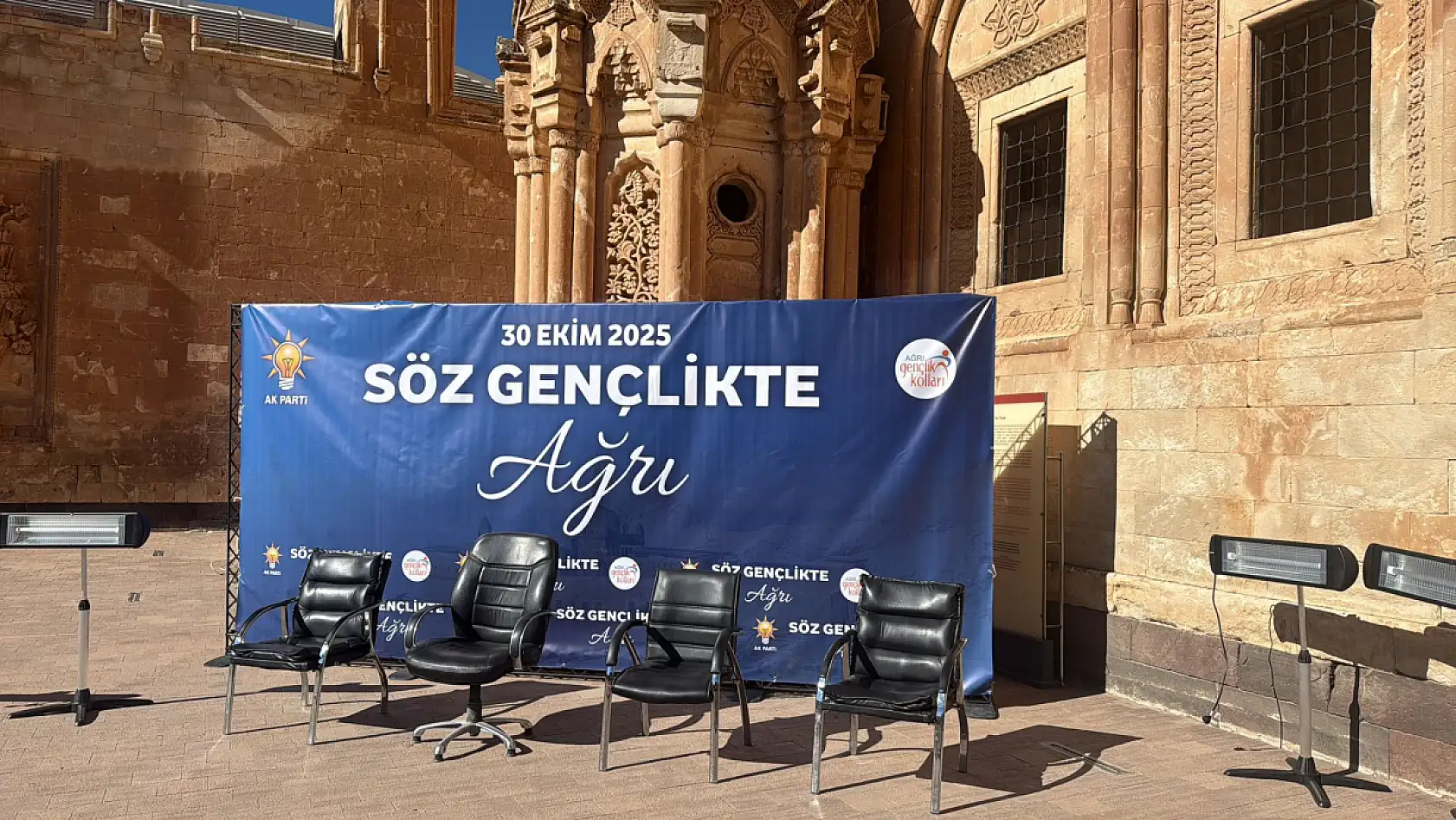'Söz Gençlikte Ağrı', gençlik buluşmasına İshak Paşa Sarayı ev sahipliği yaptı