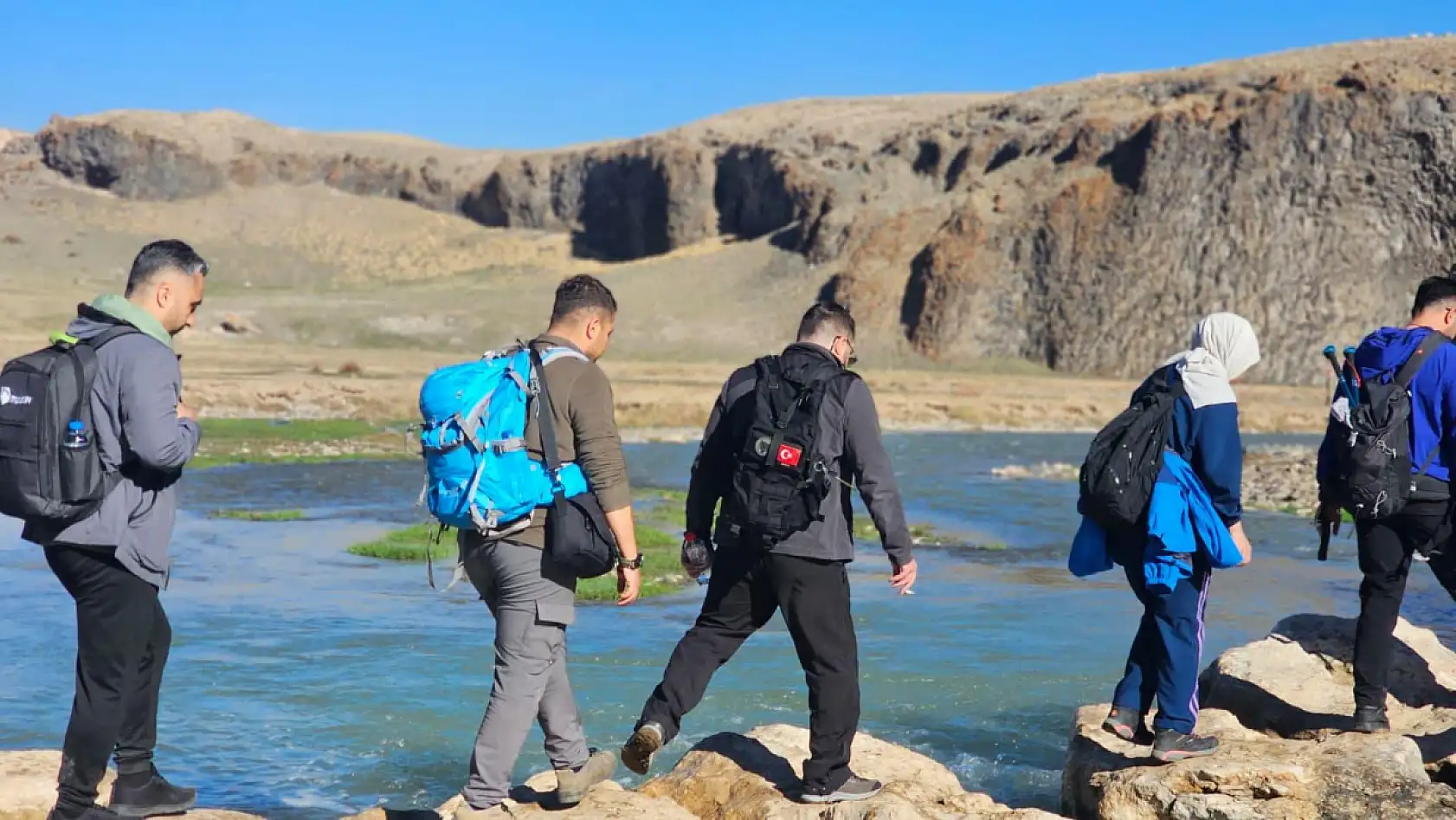 Doğubayazıtlı doğaseverler Diyadin Kanyonları'nda keşif yürüyüşü yaptı