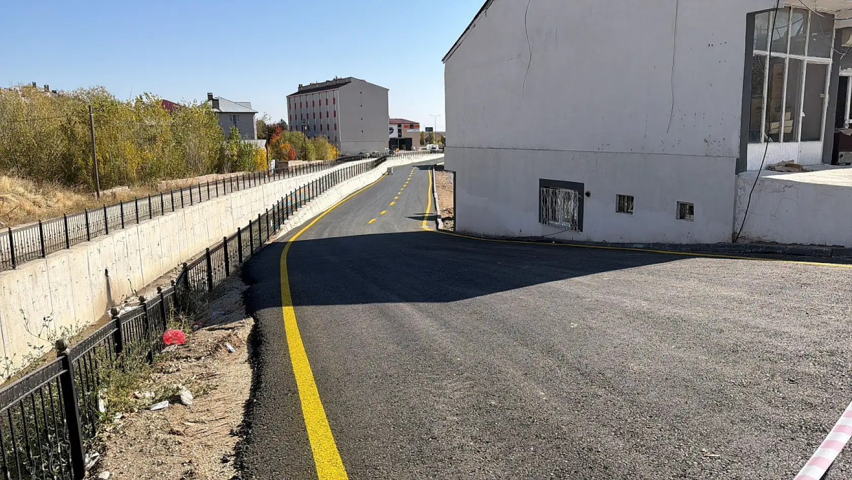 Eleşkirt'te yollar yenilendi, çizgiler çekildi