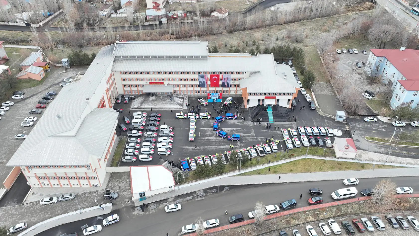 Ağrı'da Emniyet ve Jandarma Teşkilatı'na 85 yeni araç teslim edildi