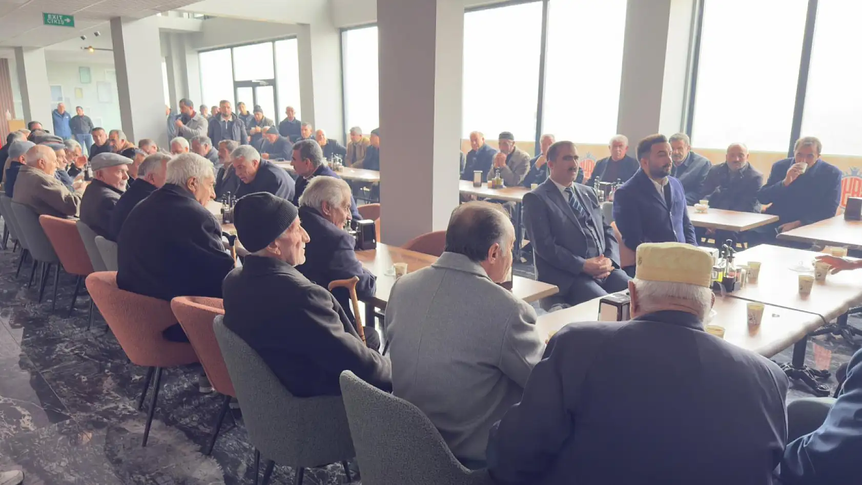 Ağrı'da iki aile aynı sofrada barıştı