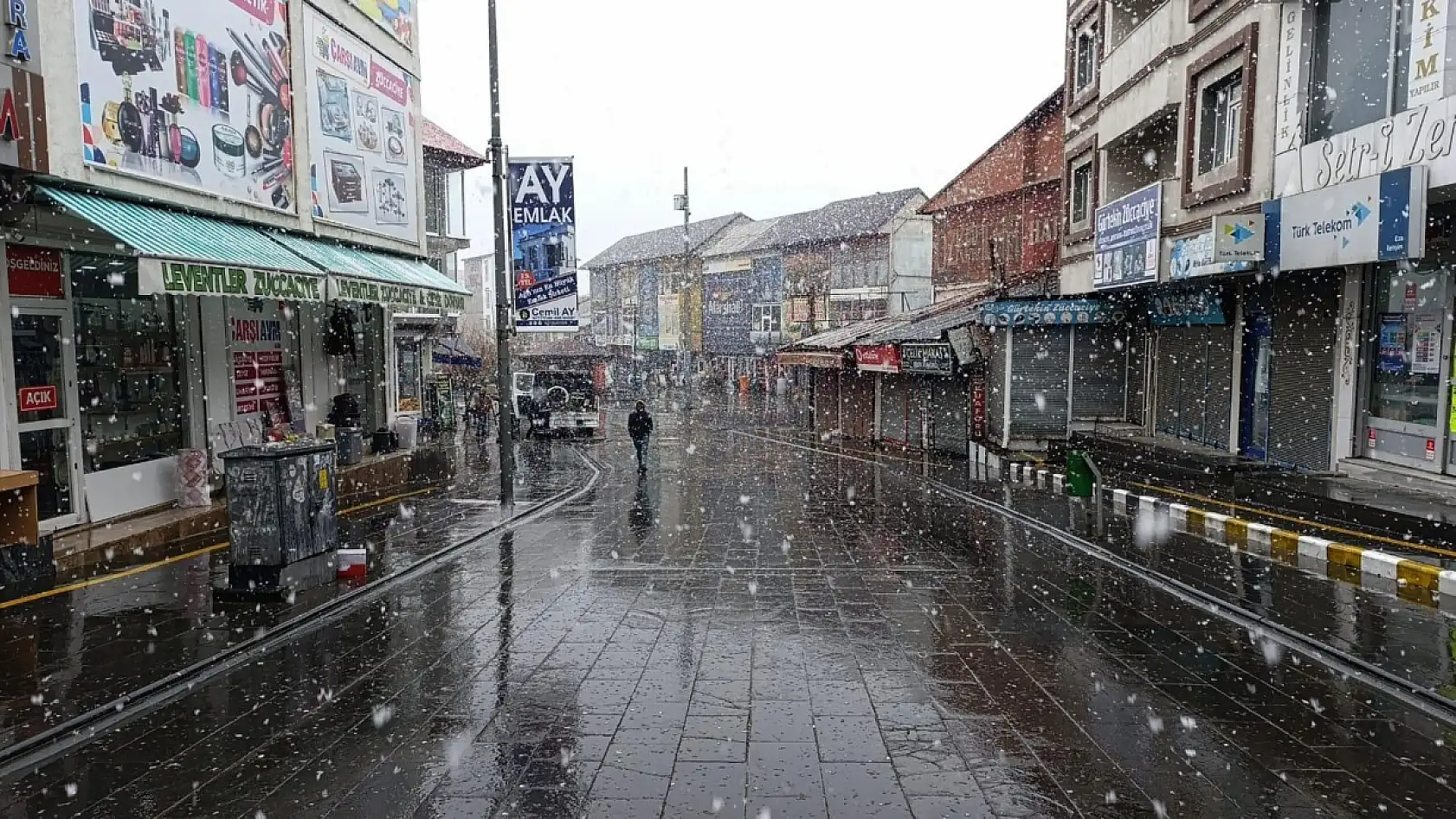 Ağrı'da bahar, yerini kısa süreli kışa bıraktı