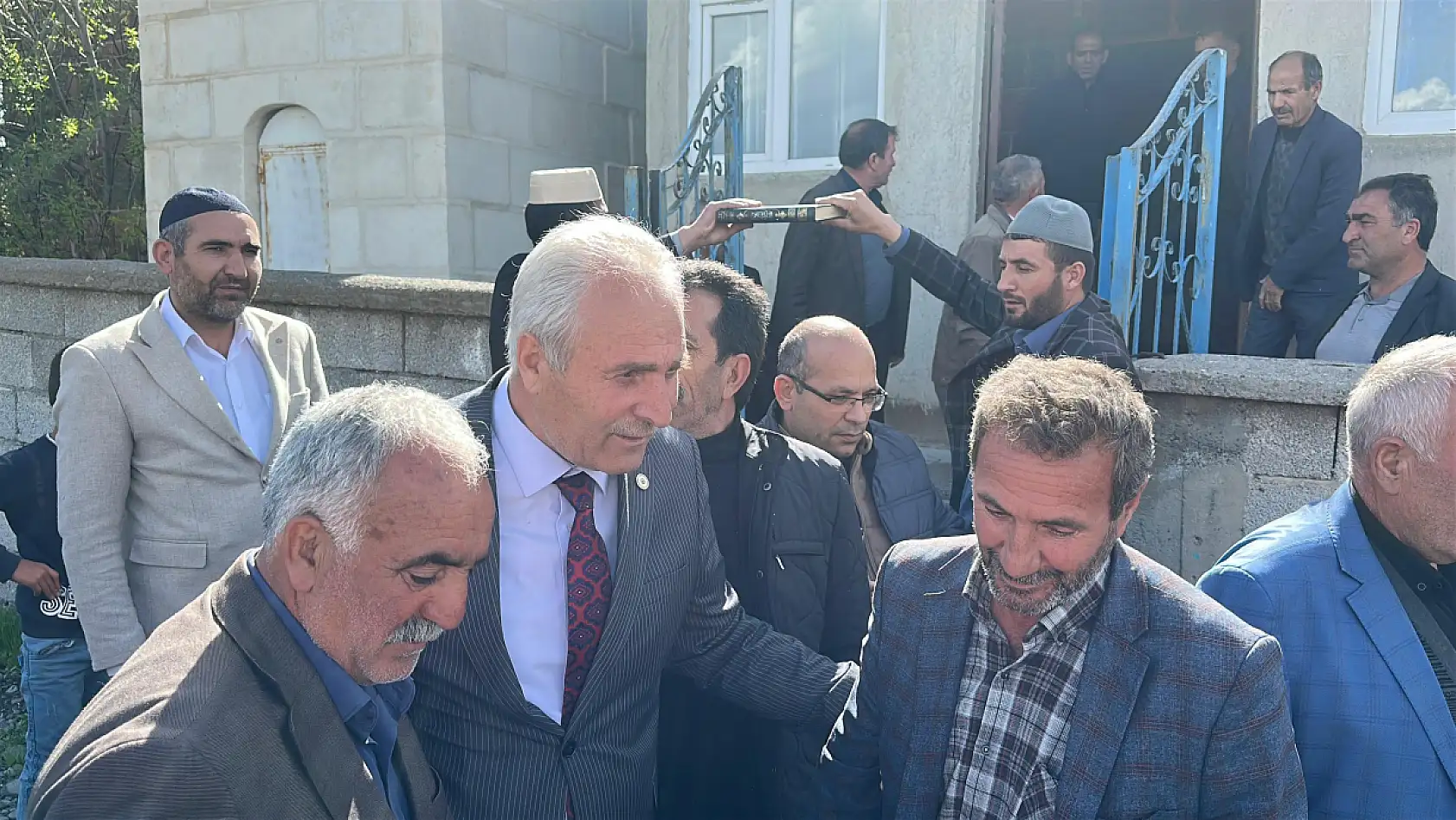 Eleşkirt'te barış rüzgarı esti Başkan Yakut akraba aileleri buluşturdu