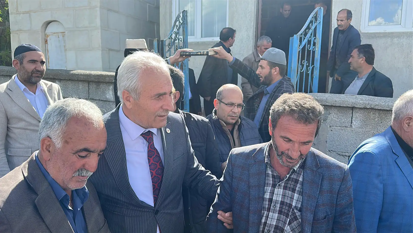 Eleşkirt'te barış rüzgarı esti Başkan Yakut akraba aileleri buluşturdu