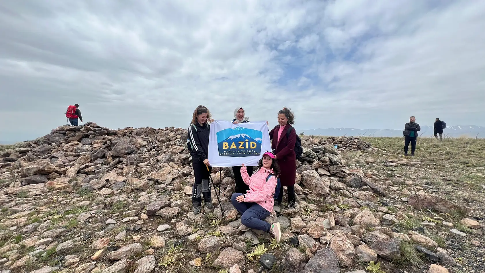 Bazid dağcılık grubu bu kez Meydan Yaylası'nı adımladı