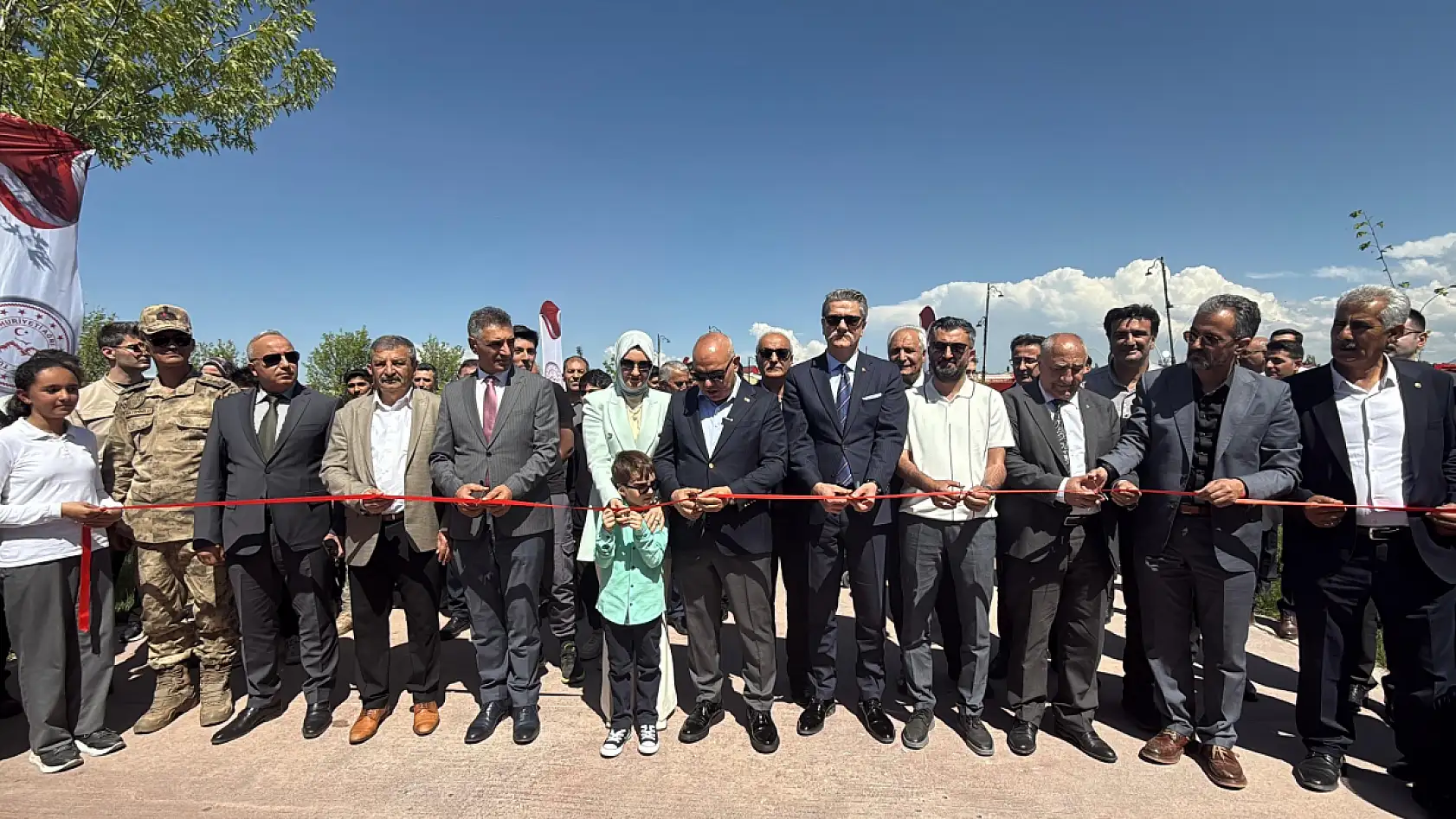 Türk Mutfağı Haftası'nda Ağrı'nın tescilli dönerini Vali Koç kesti