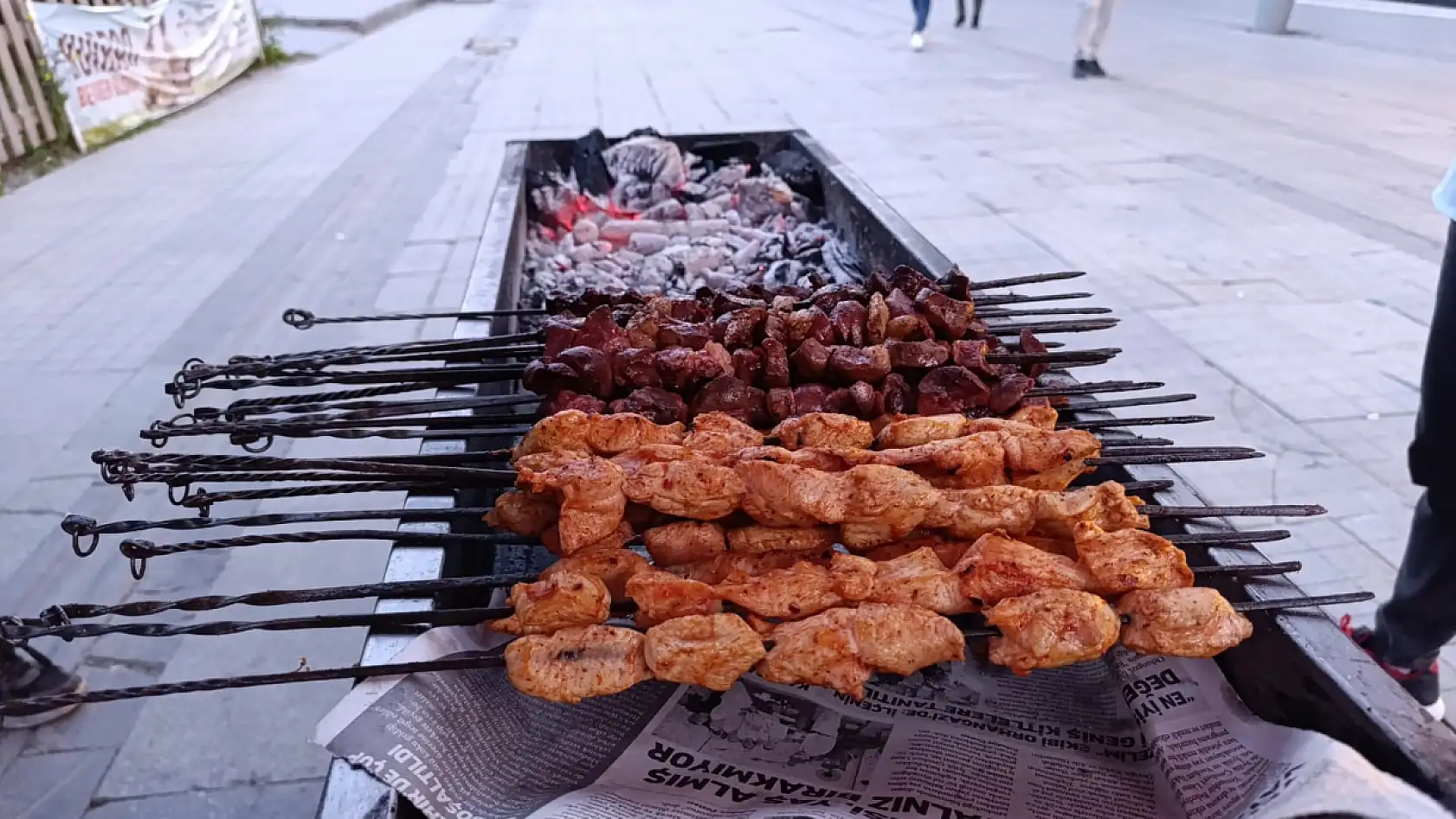 Yaz kış, gece gündüz: Ağrı'da bir ciğercinin bayram mesaisi