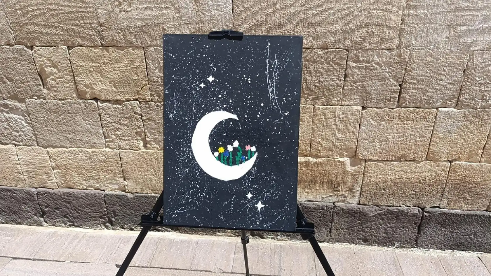 Ağrılı çocukların resimleri İshak Paşa Sarayı'ndaki sergide göz doldurdu