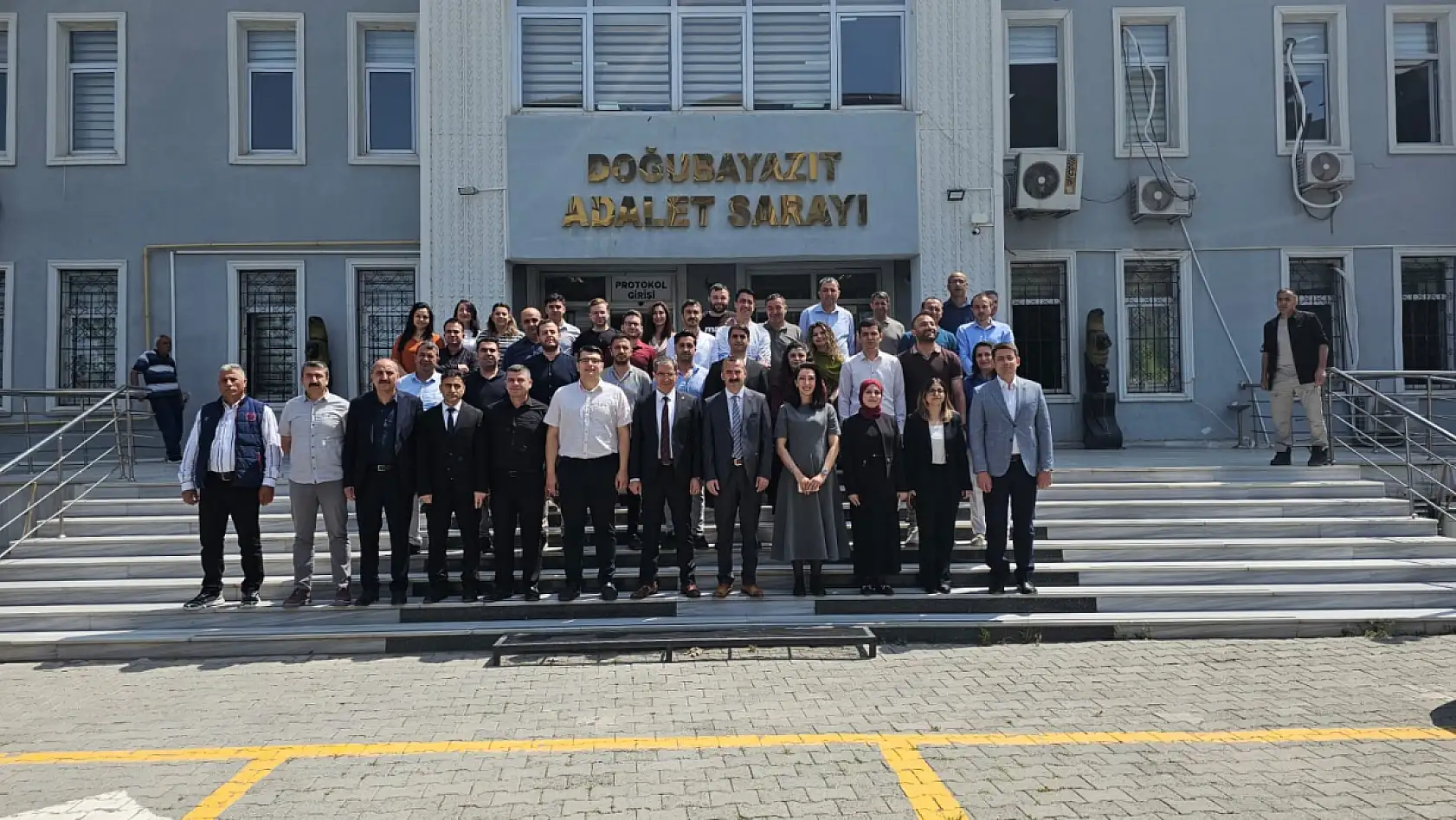 Doğubayazıt'ta adalet camiası bayramlaştı