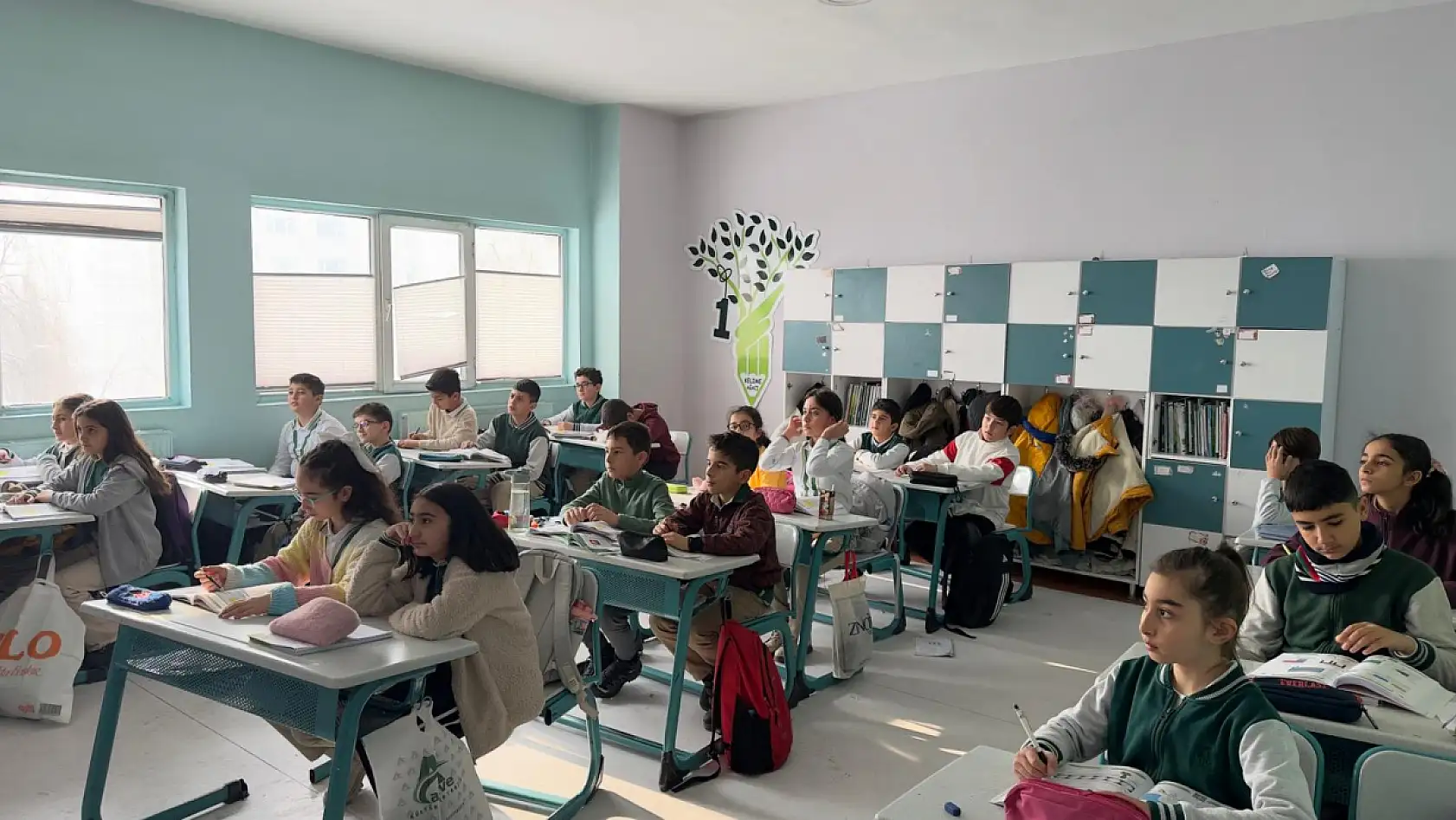 Ağrı'da kar tatilinin ardından okullarda yeni yılın ilk dersi işlendi