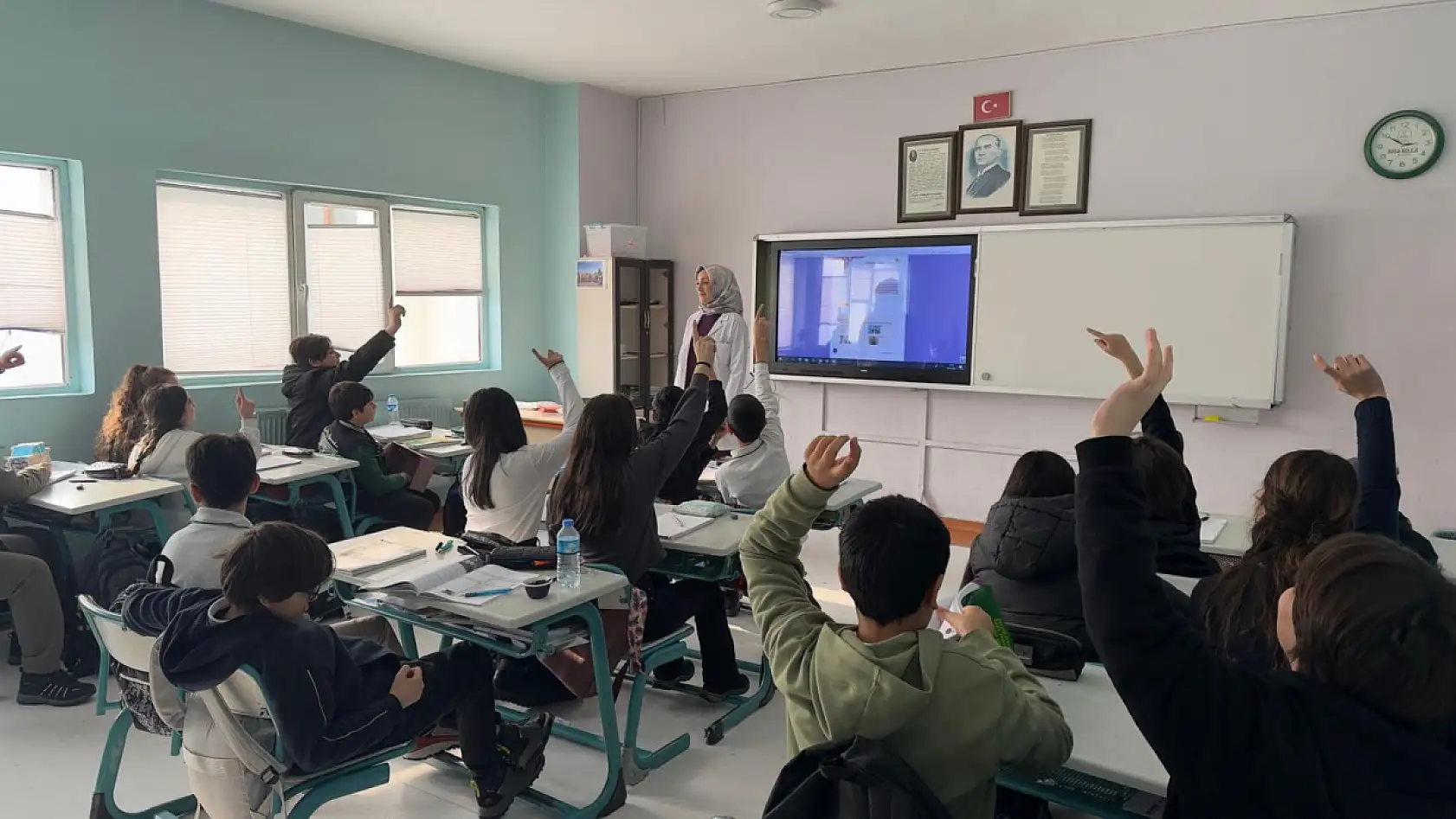 Ağrı'da kar tatilinin ardından okullarda yeni yılın ilk dersi işlendi