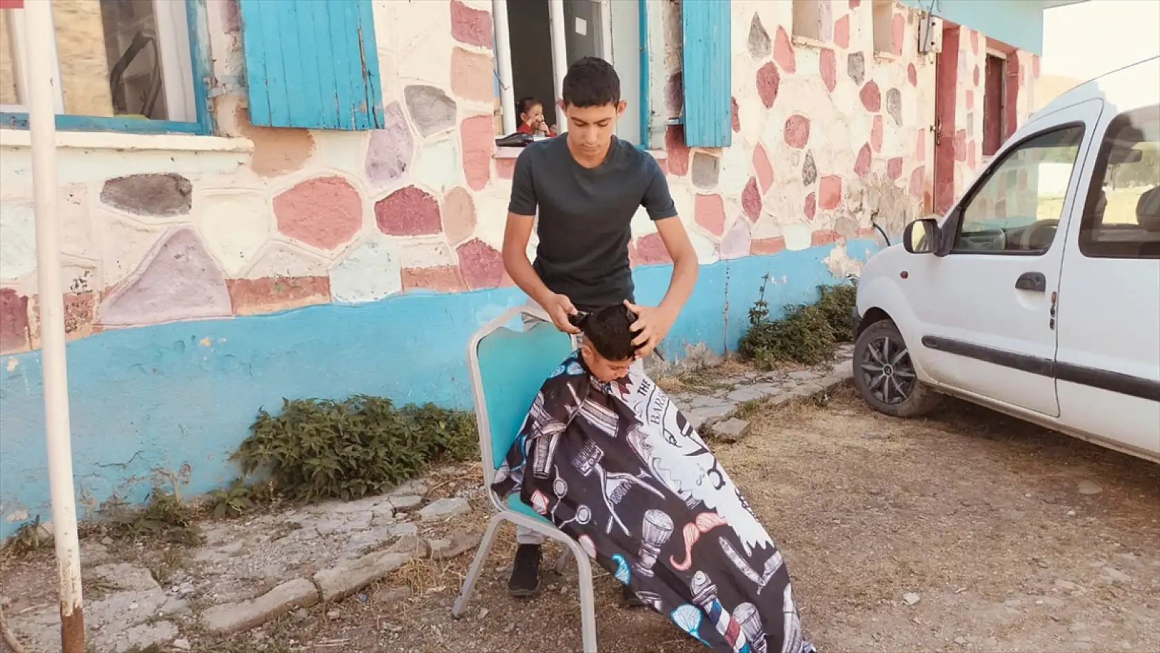 Tutak'ta küçük bir dokunuş projesiyle çocukların yüzü güldü