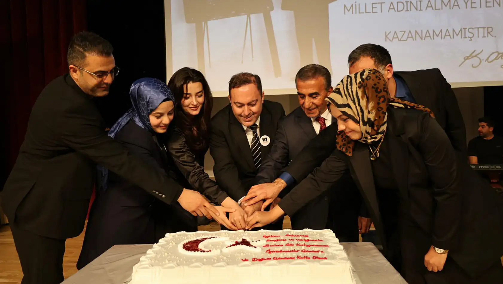 Ağrı'da öğretmenler günü konseri büyük ilgi gördü