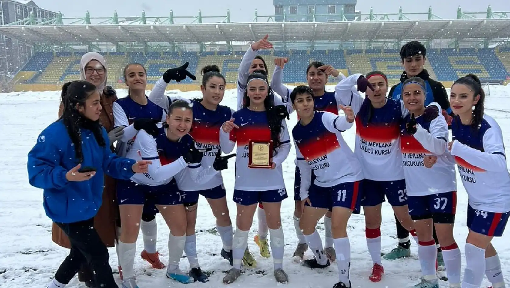 Ağrı kadın futbolunun başarılı ismi 100. maçına çıktı