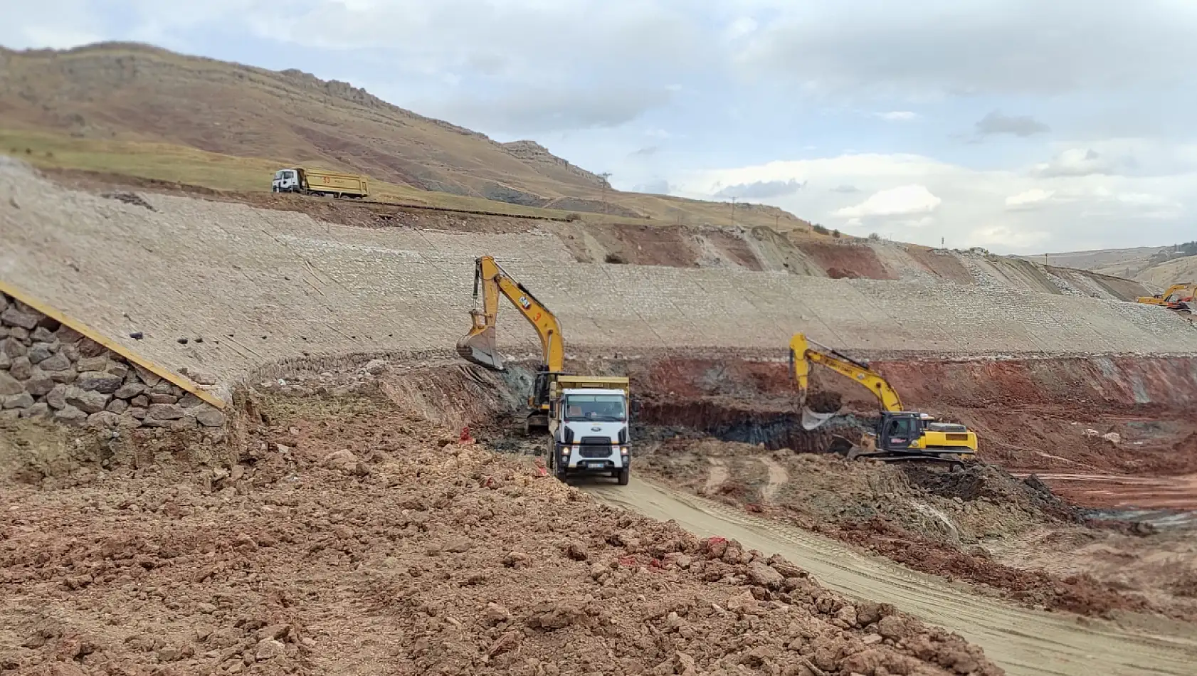 Ağrı-Kars karayolunda güvenli ulaşım için yoğun mesai