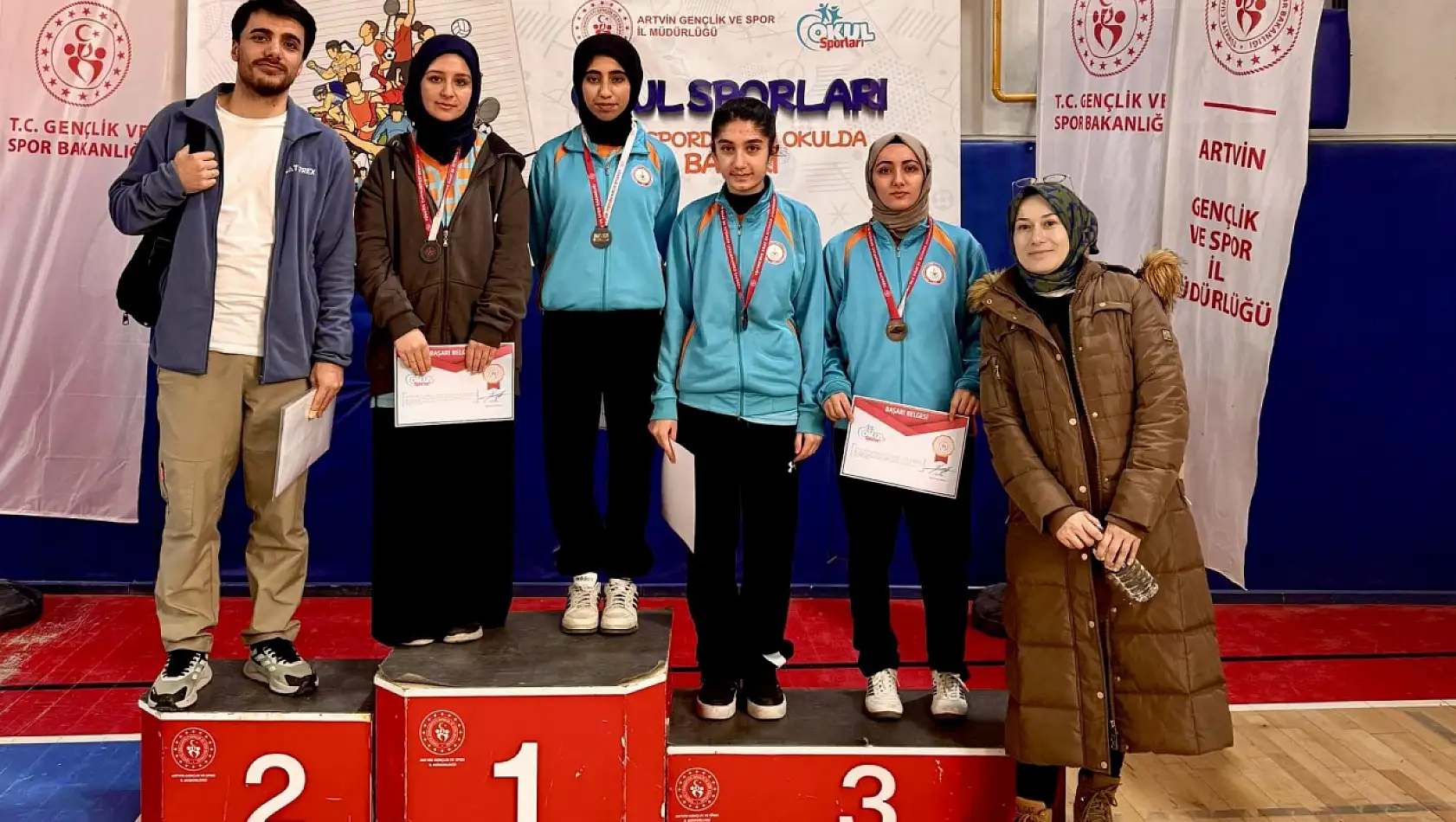 Ağrı'yı temsil eden lise takımı, masa tenisinde bölge üçüncüsü oldu