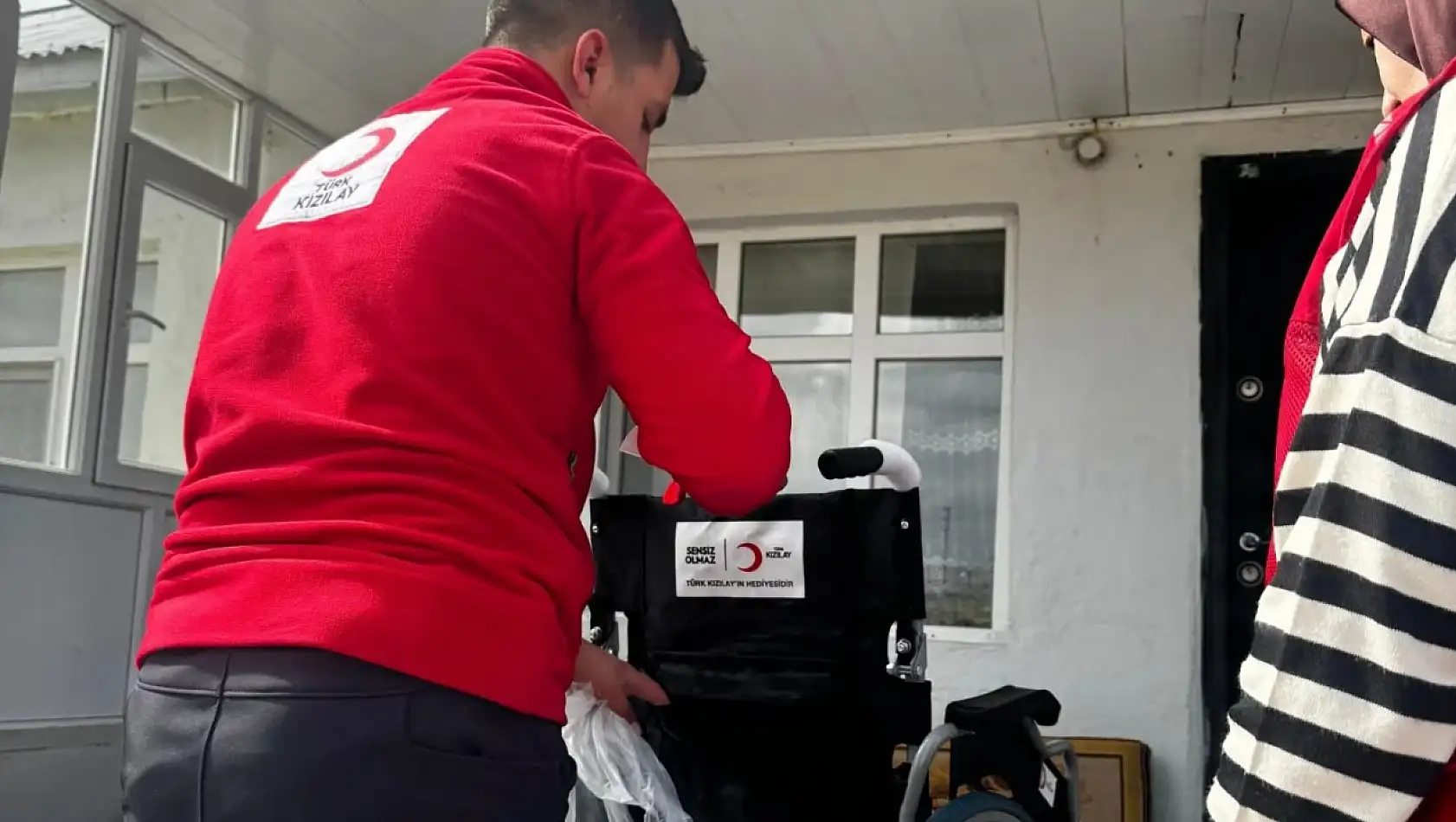 Bir sandalye, bir gülümseme: Patnos'ta örnek dayanışma