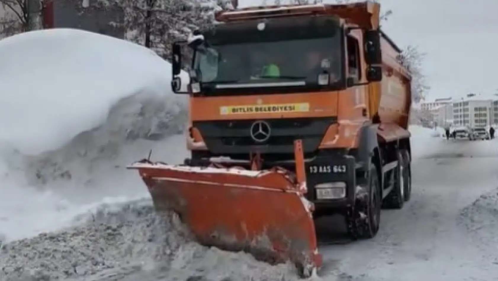 Bitlis'te Karla Mücadele Çalışmaları Aralıksız Sürüyor