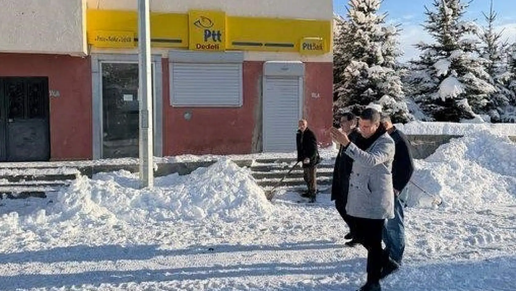 Dedeli'de karla mücadele tamamlandı, yollar açıldı