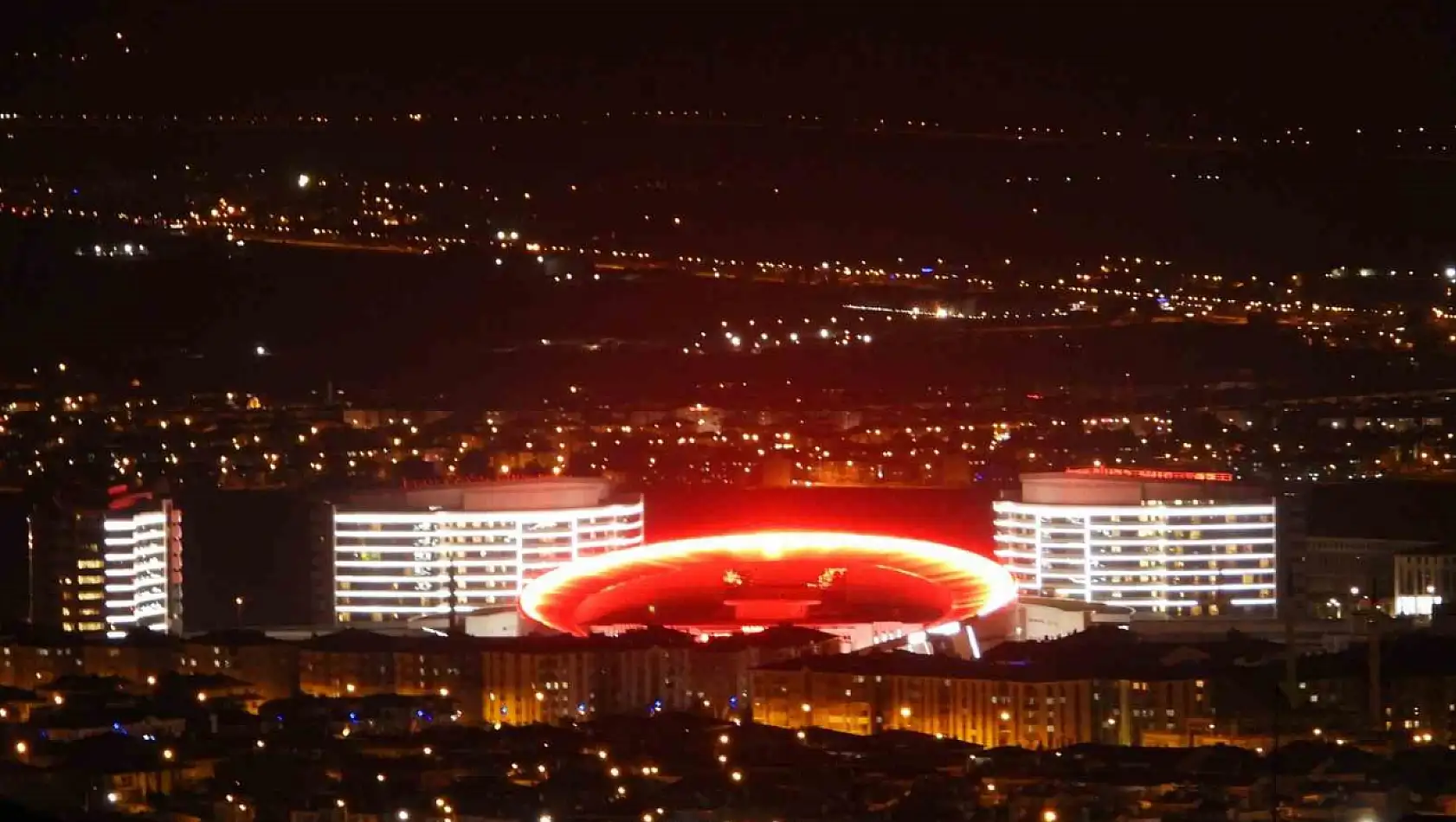 Erzurum'da aracını almayan yandı: Çekici uygulaması devrede