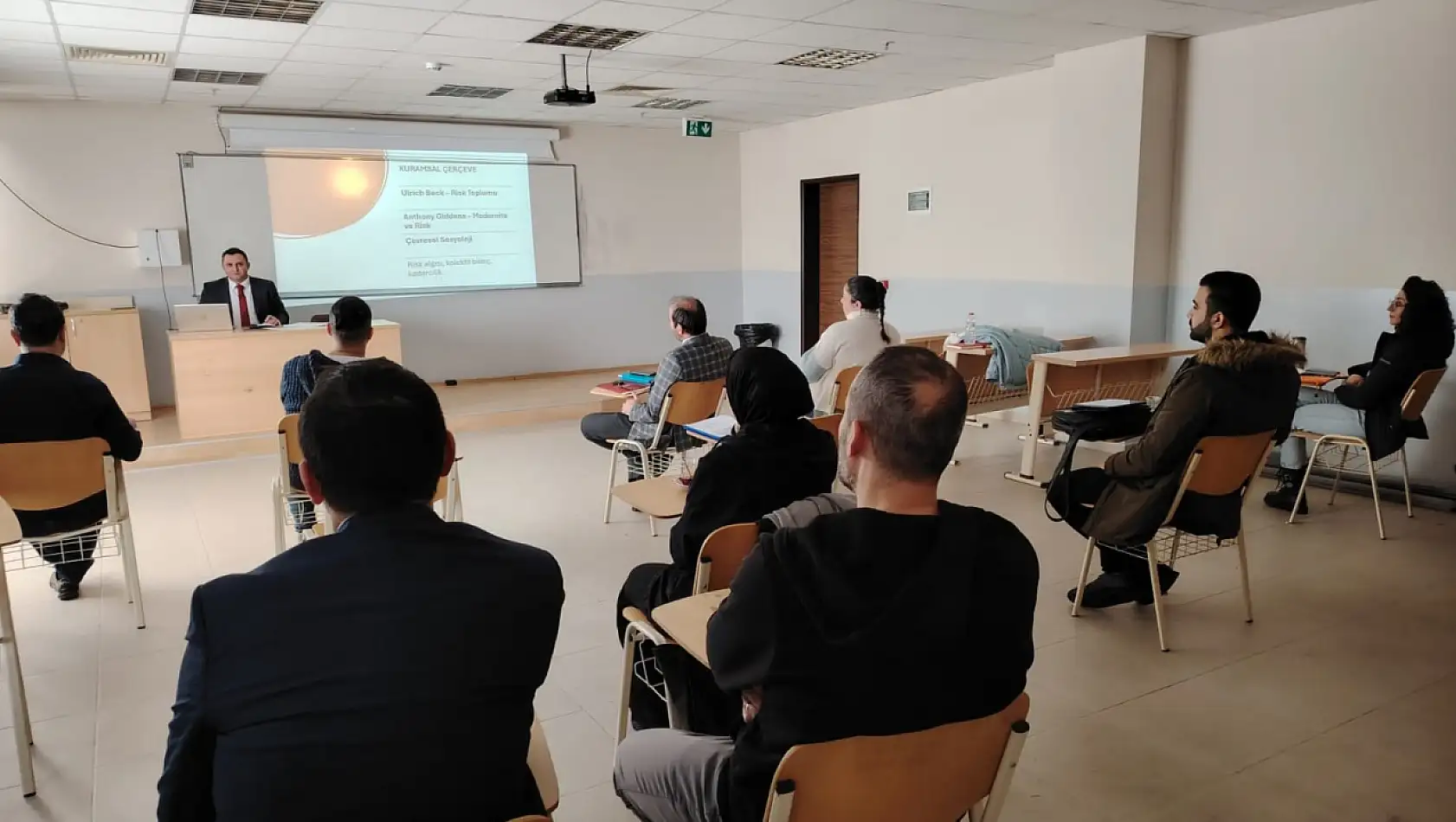 Fen Edebiyat Fakültesi Sosyoloji Bölümü Yüksek Lisans Seminerleri Başladı