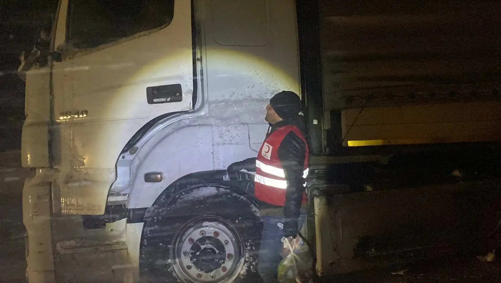 Ağrı'da Tendürek geçidi kar ve tipi nedeniyle geçilemedi