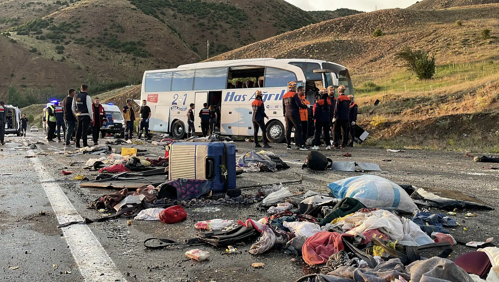 Kazanın ayrıntıları belli oldu: Otobüs bakın nereye çarpmış!