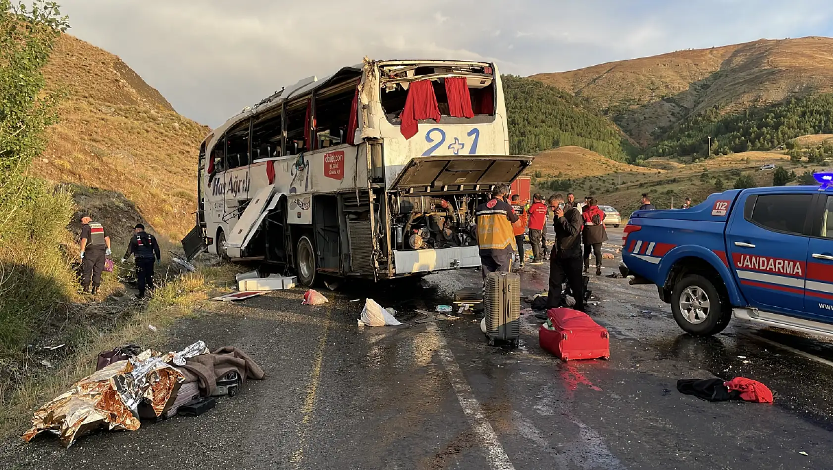 Kazanın ayrıntıları belli oldu: Otobüs bakın nereye çarpmış!