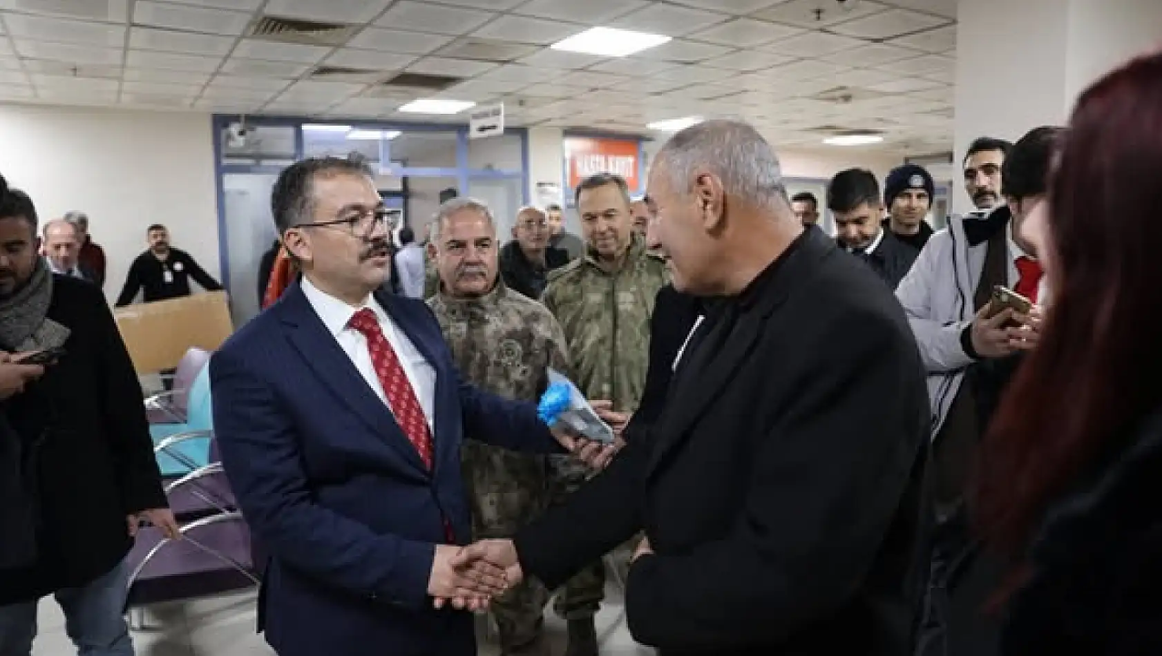 Iğdır'da Yeni Yıl Ziyareti: Sağlık Çalışanları ve Hastalar Unutulmadı