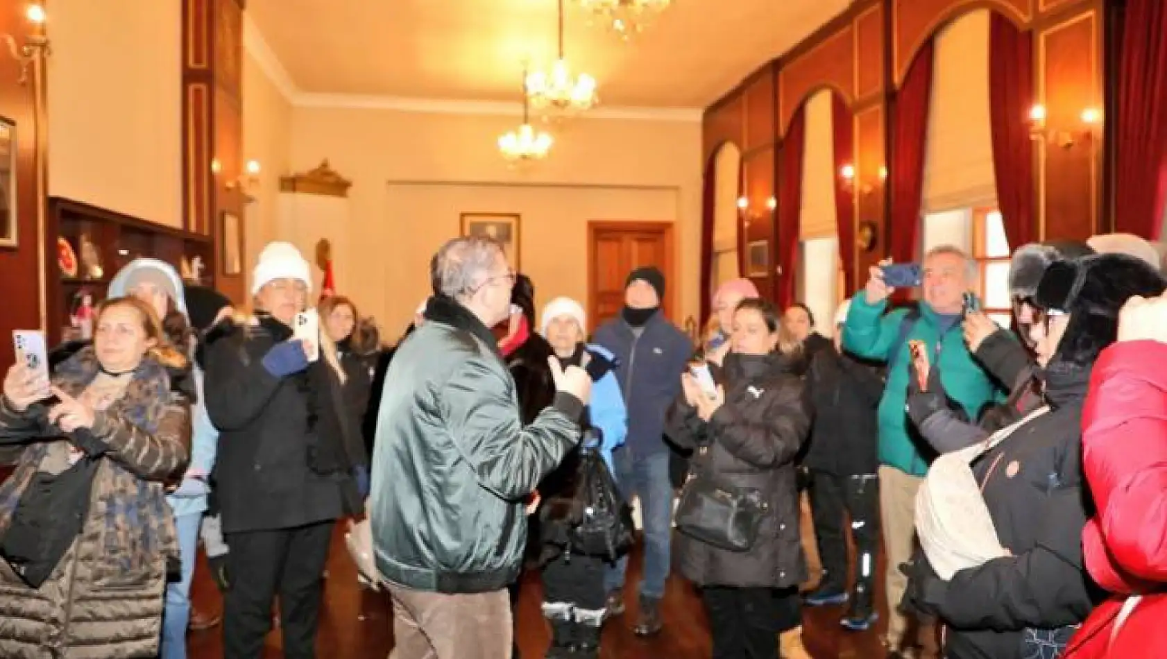 Kars Valisi Polat, misafirlerle tarihi ve kültürel zenginlikleri paylaştı